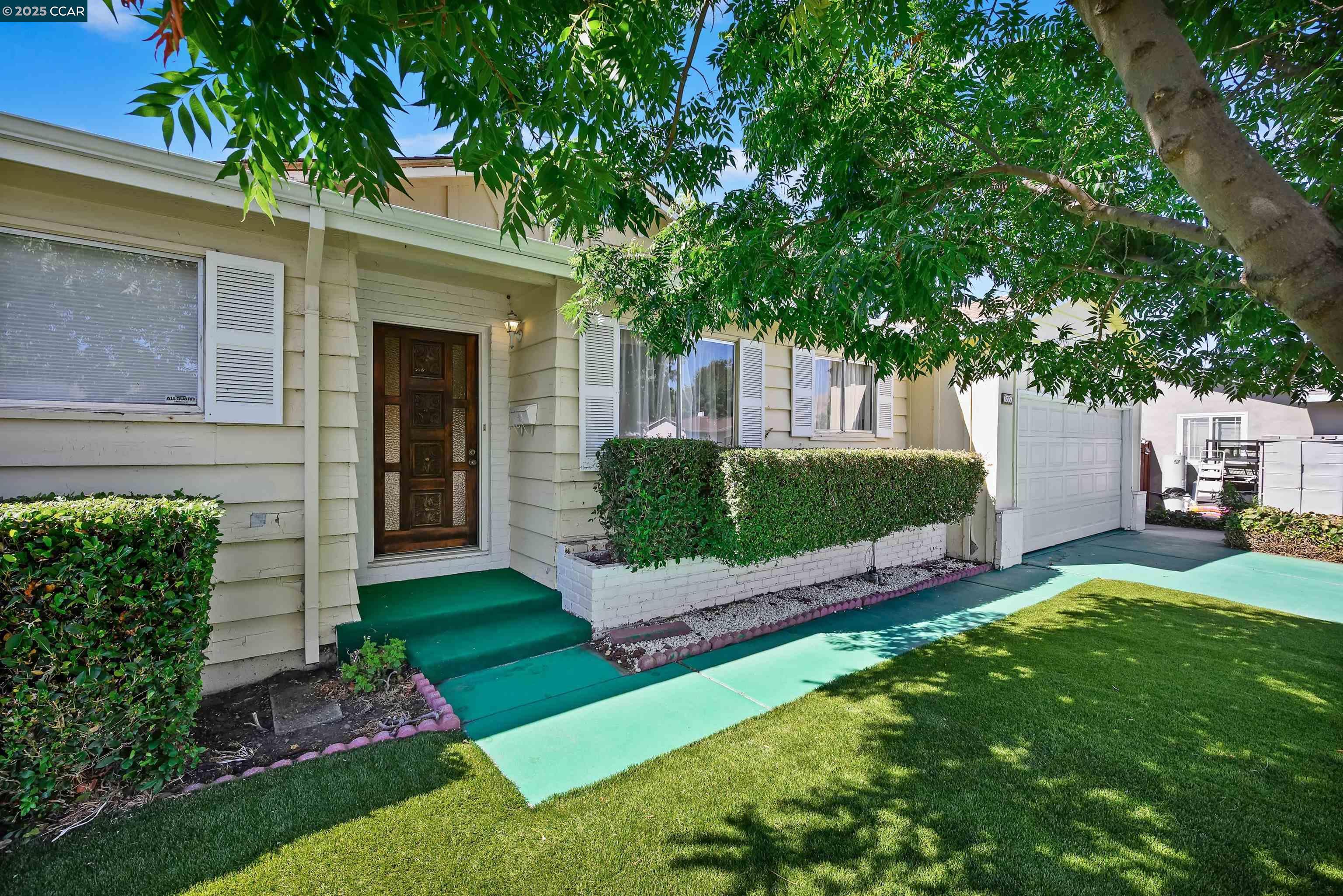 Detail Gallery Image 5 of 36 For 1777 Woodland Ct., Concord,  CA 94521 - 3 Beds | 2 Baths