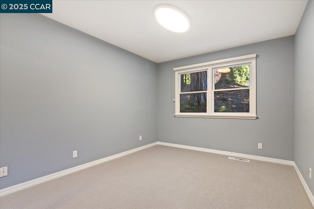 Detail Gallery Image 17 of 30 For 539 Dalewood Dr, Orinda,  CA 94563 - 4 Beds | 3 Baths