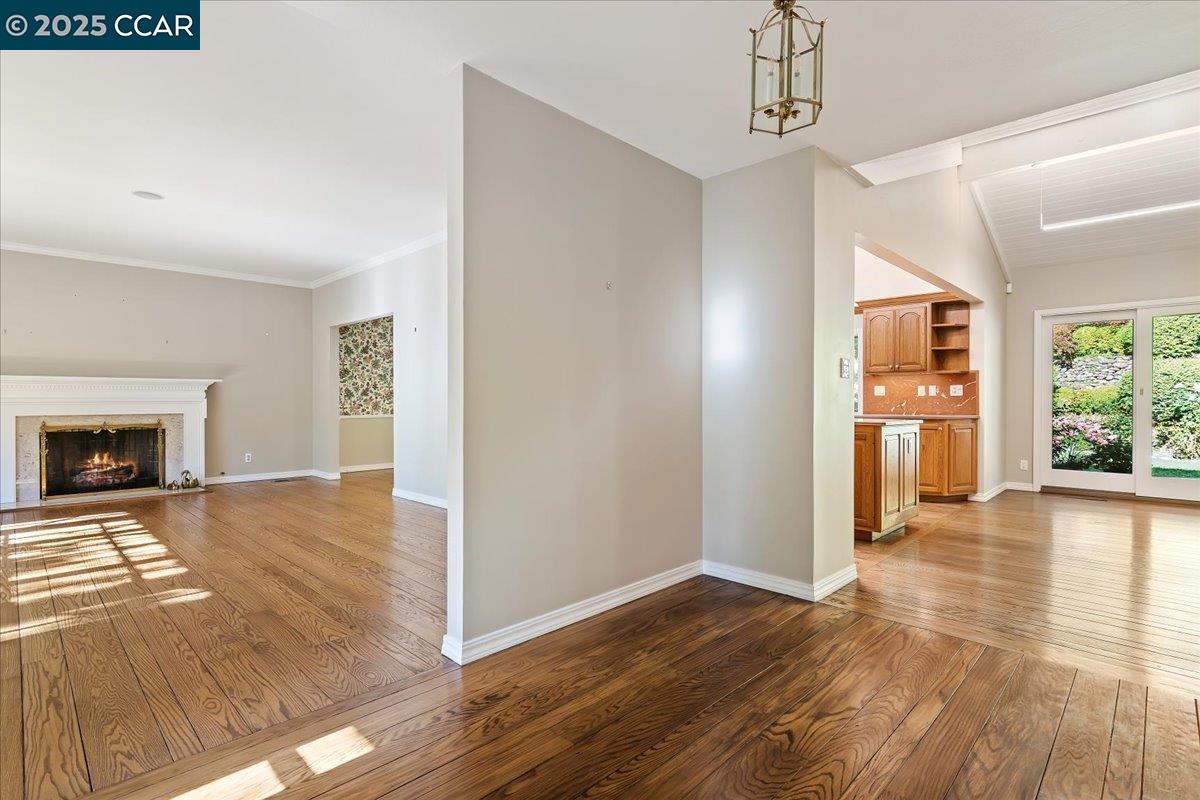 Detail Gallery Image 4 of 30 For 539 Dalewood Dr, Orinda,  CA 94563 - 4 Beds | 3 Baths