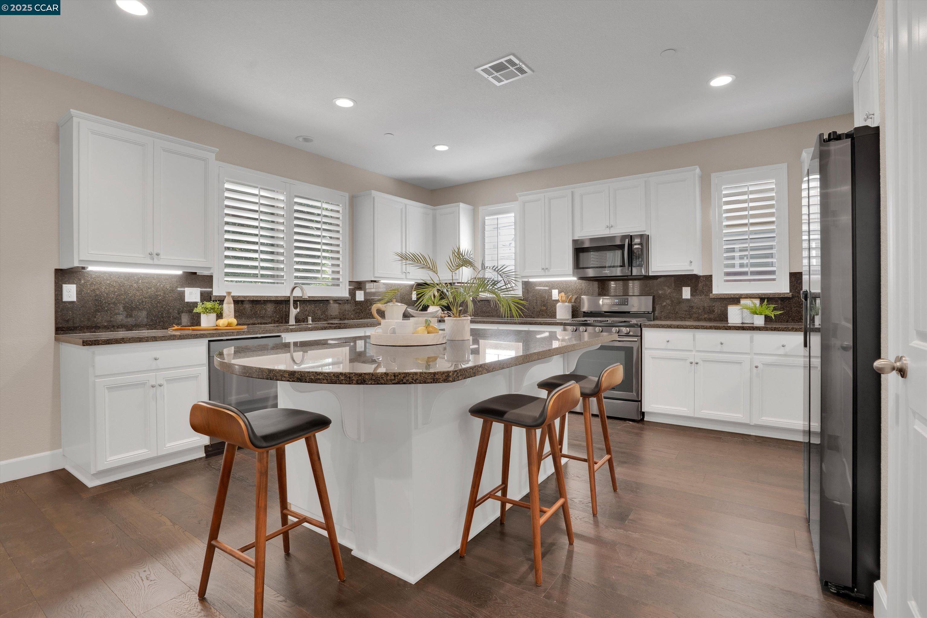 Detail Gallery Image 11 of 42 For 520 Stone Mountain Drive, Oakley,  CA 94561 - 5 Beds | 3 Baths