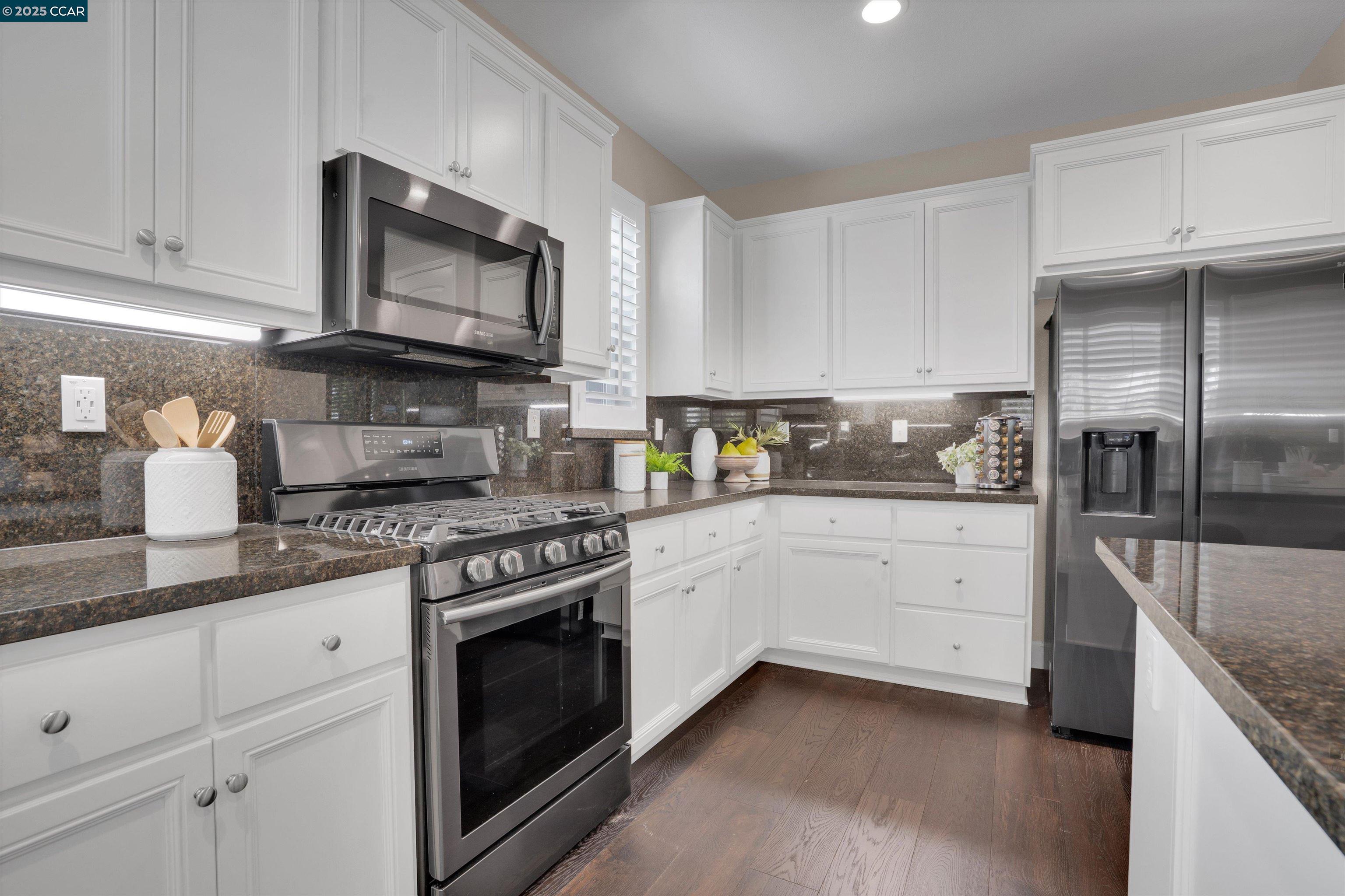 Detail Gallery Image 14 of 42 For 520 Stone Mountain Drive, Oakley,  CA 94561 - 5 Beds | 3 Baths