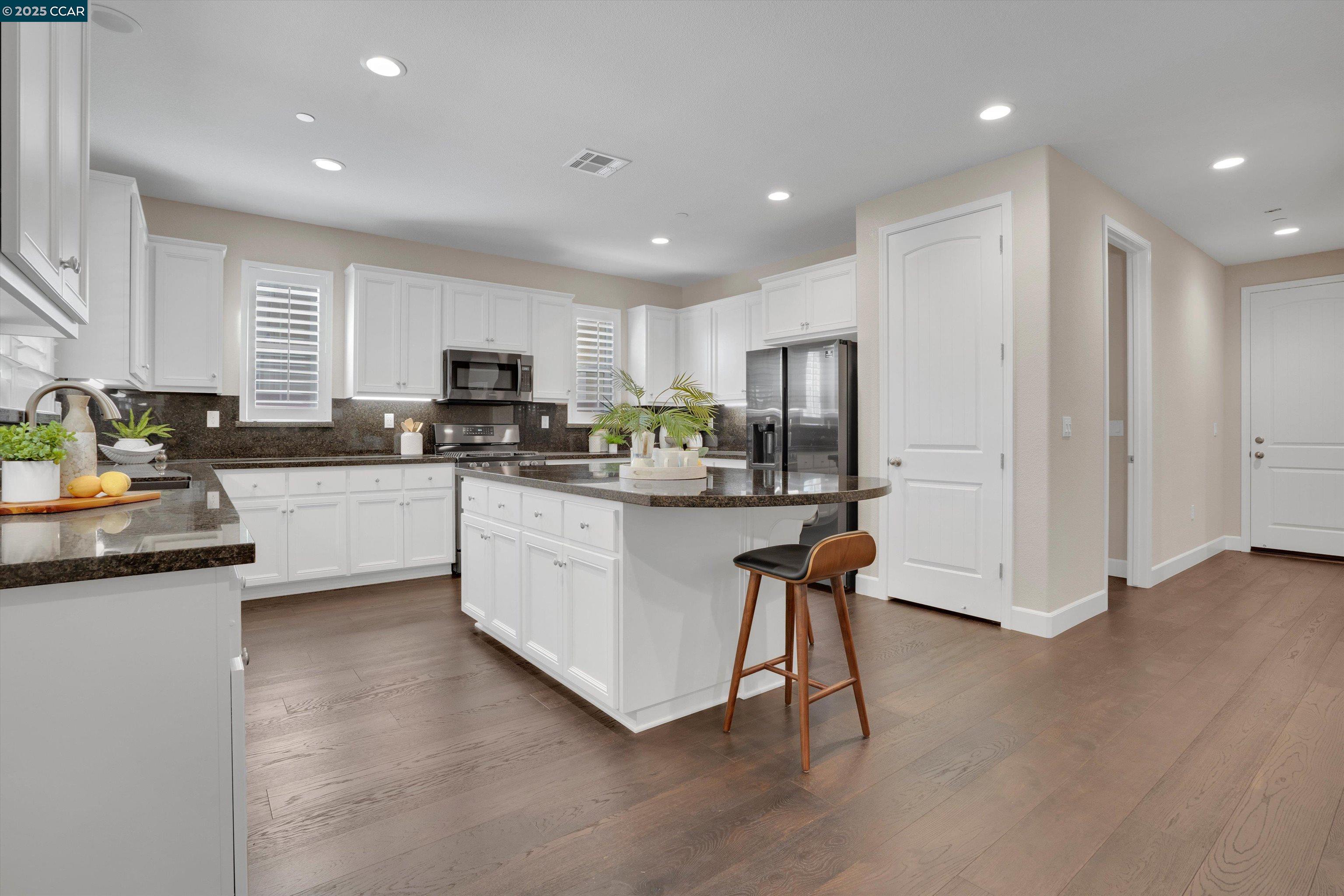 Detail Gallery Image 15 of 42 For 520 Stone Mountain Drive, Oakley,  CA 94561 - 5 Beds | 3 Baths