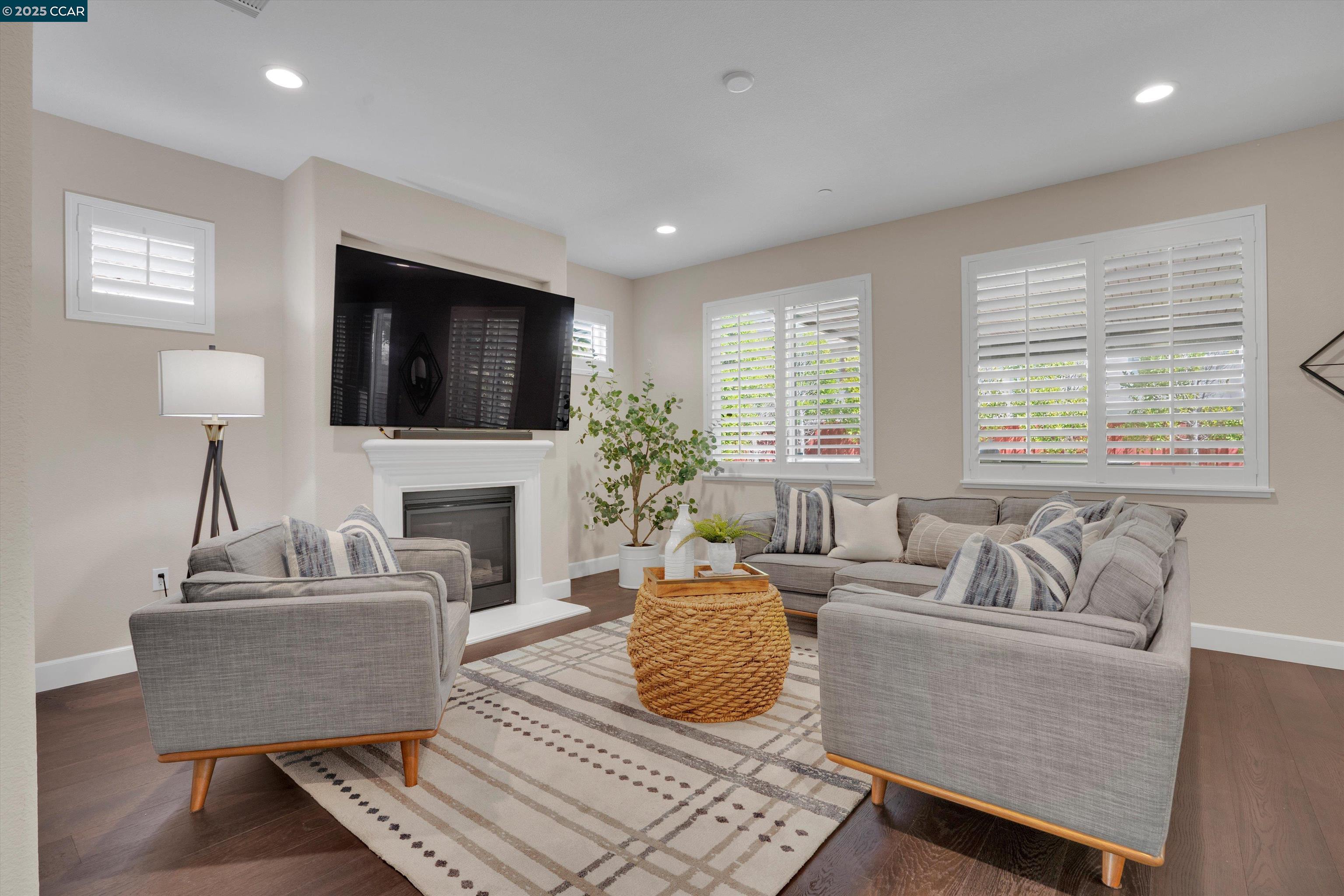 Detail Gallery Image 7 of 42 For 520 Stone Mountain Drive, Oakley,  CA 94561 - 5 Beds | 3 Baths