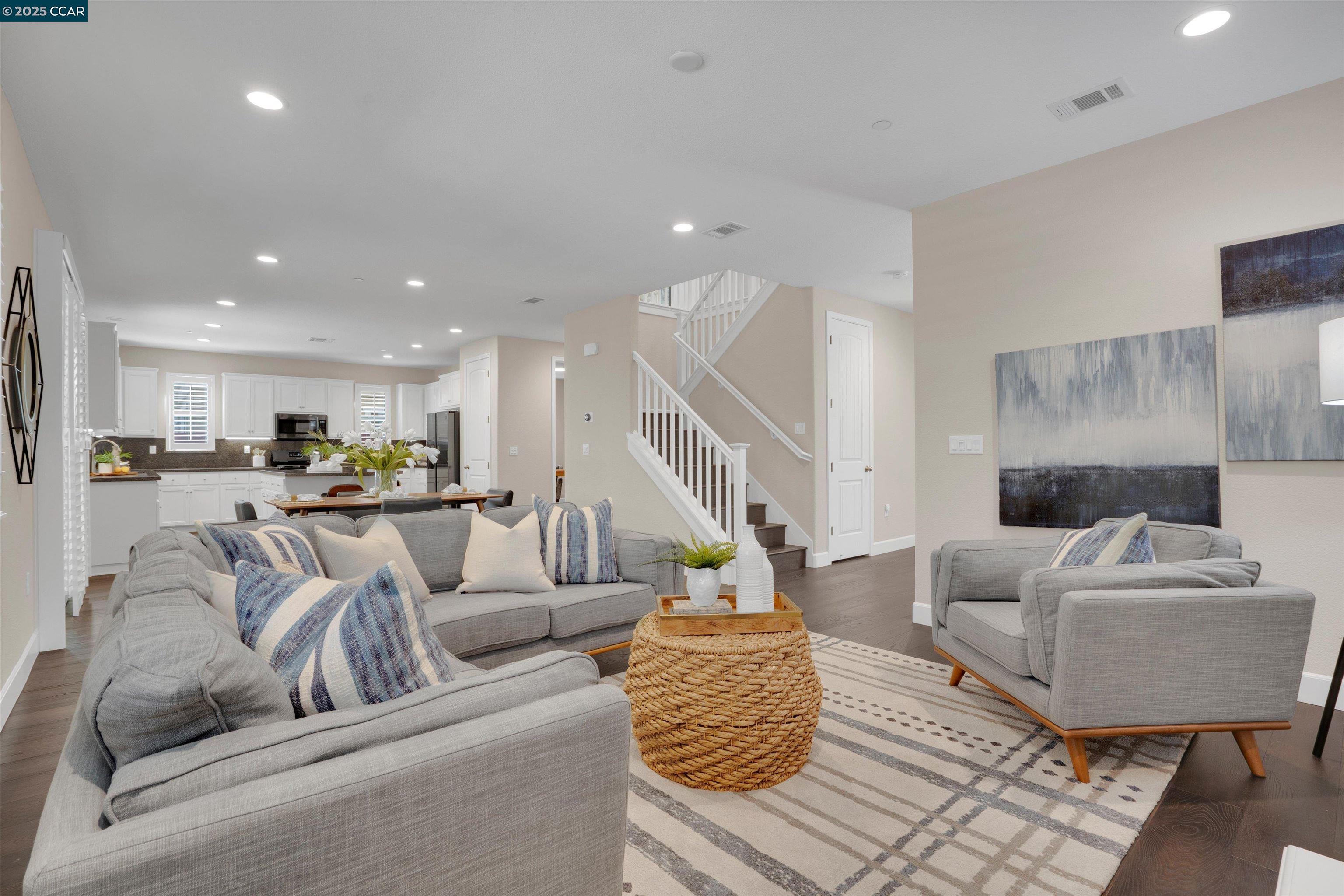 Detail Gallery Image 8 of 42 For 520 Stone Mountain Drive, Oakley,  CA 94561 - 5 Beds | 3 Baths