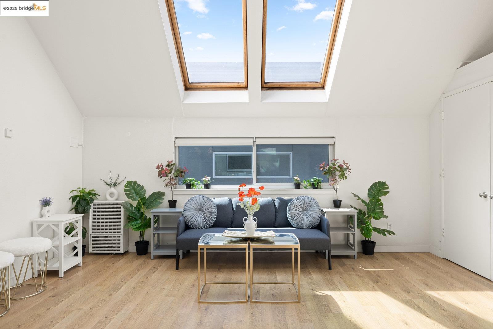 Detail Gallery Image 1 of 18 For 1450 4th St #5 #5,  Berkeley,  CA 94710 - 1 Beds | 1/1 Baths