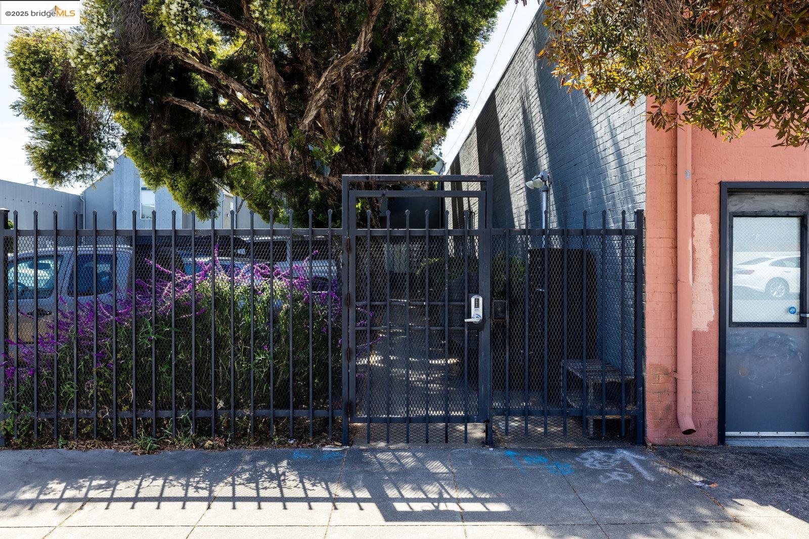 Detail Gallery Image 11 of 18 For 1450 4th St #5 #5,  Berkeley,  CA 94710 - 1 Beds | 1/1 Baths