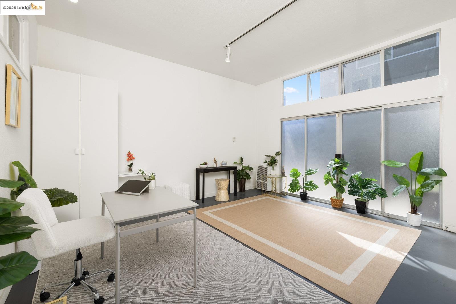 Detail Gallery Image 3 of 18 For 1450 4th St #5 #5,  Berkeley,  CA 94710 - 1 Beds | 1/1 Baths