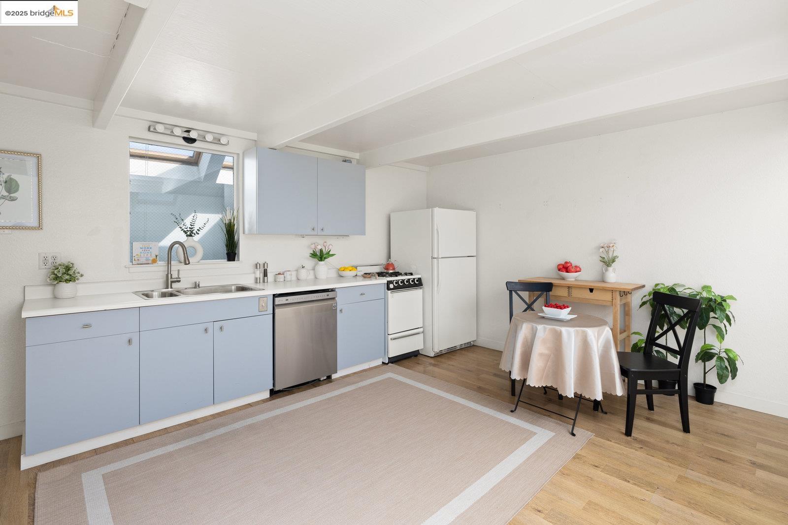 Detail Gallery Image 7 of 18 For 1450 4th St #5 #5,  Berkeley,  CA 94710 - 1 Beds | 1/1 Baths