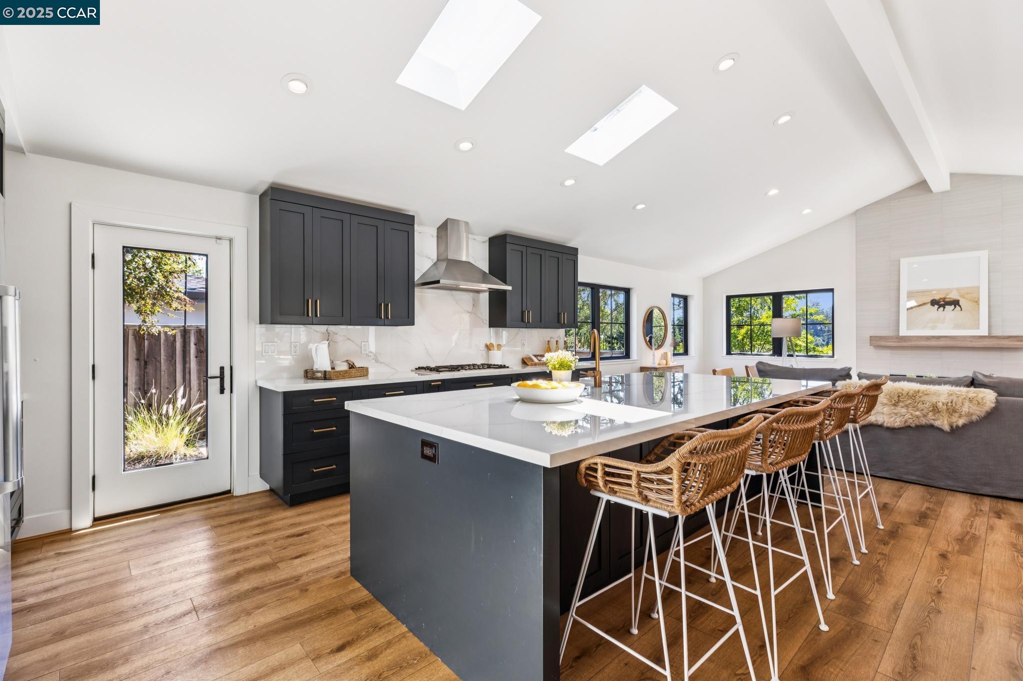 Detail Gallery Image 12 of 38 For 1088 Sierra Vista Way, Lafayette,  CA 94549 - 4 Beds | 2/1 Baths