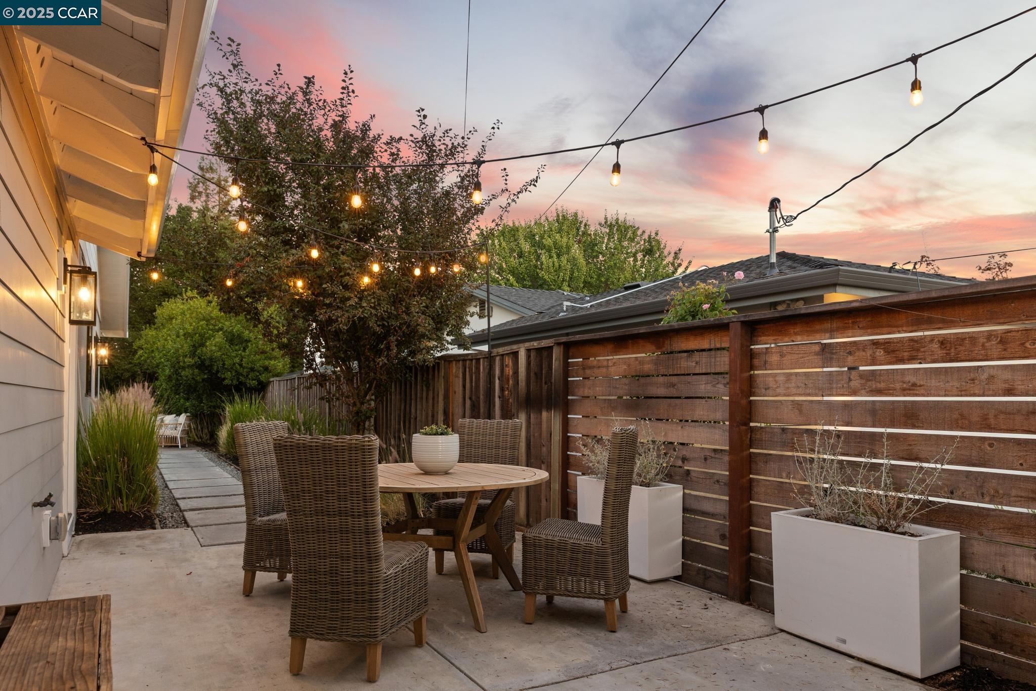 Detail Gallery Image 13 of 38 For 1088 Sierra Vista Way, Lafayette,  CA 94549 - 4 Beds | 2/1 Baths