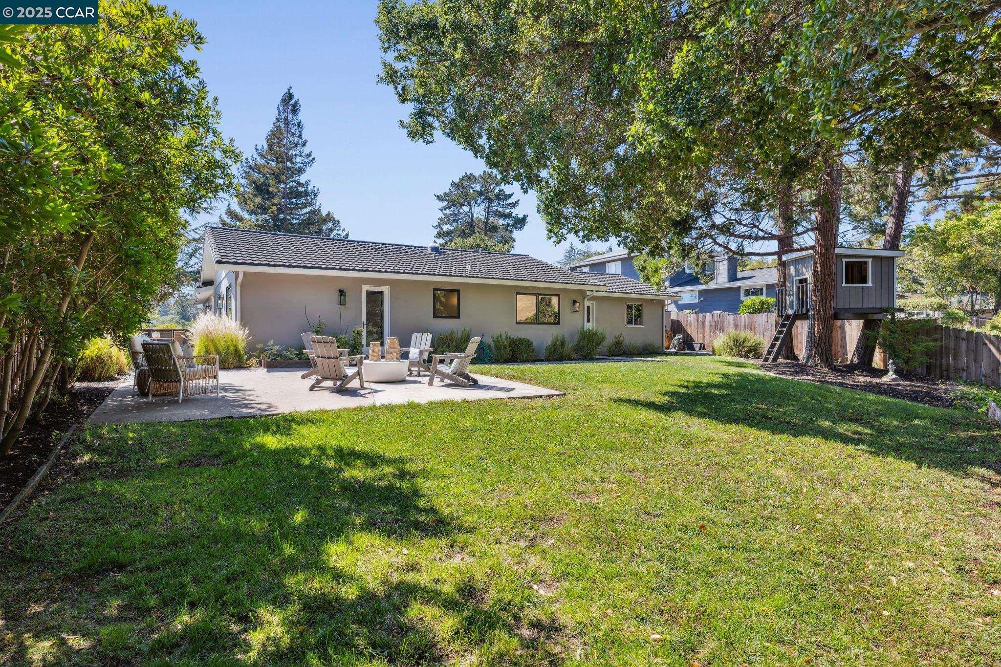 Detail Gallery Image 25 of 38 For 1088 Sierra Vista Way, Lafayette,  CA 94549 - 4 Beds | 2/1 Baths