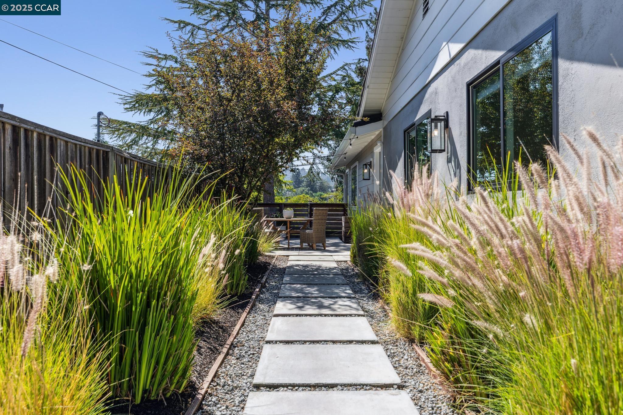 Detail Gallery Image 28 of 38 For 1088 Sierra Vista Way, Lafayette,  CA 94549 - 4 Beds | 2/1 Baths