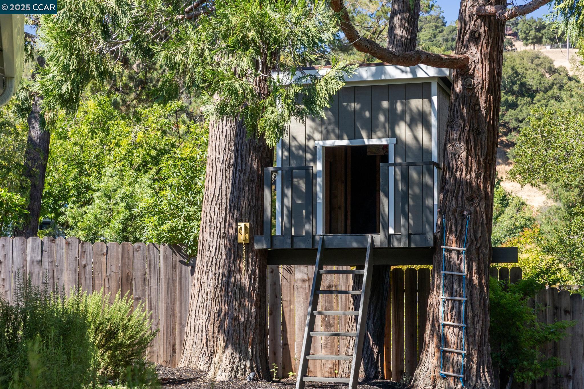 Detail Gallery Image 30 of 38 For 1088 Sierra Vista Way, Lafayette,  CA 94549 - 4 Beds | 2/1 Baths