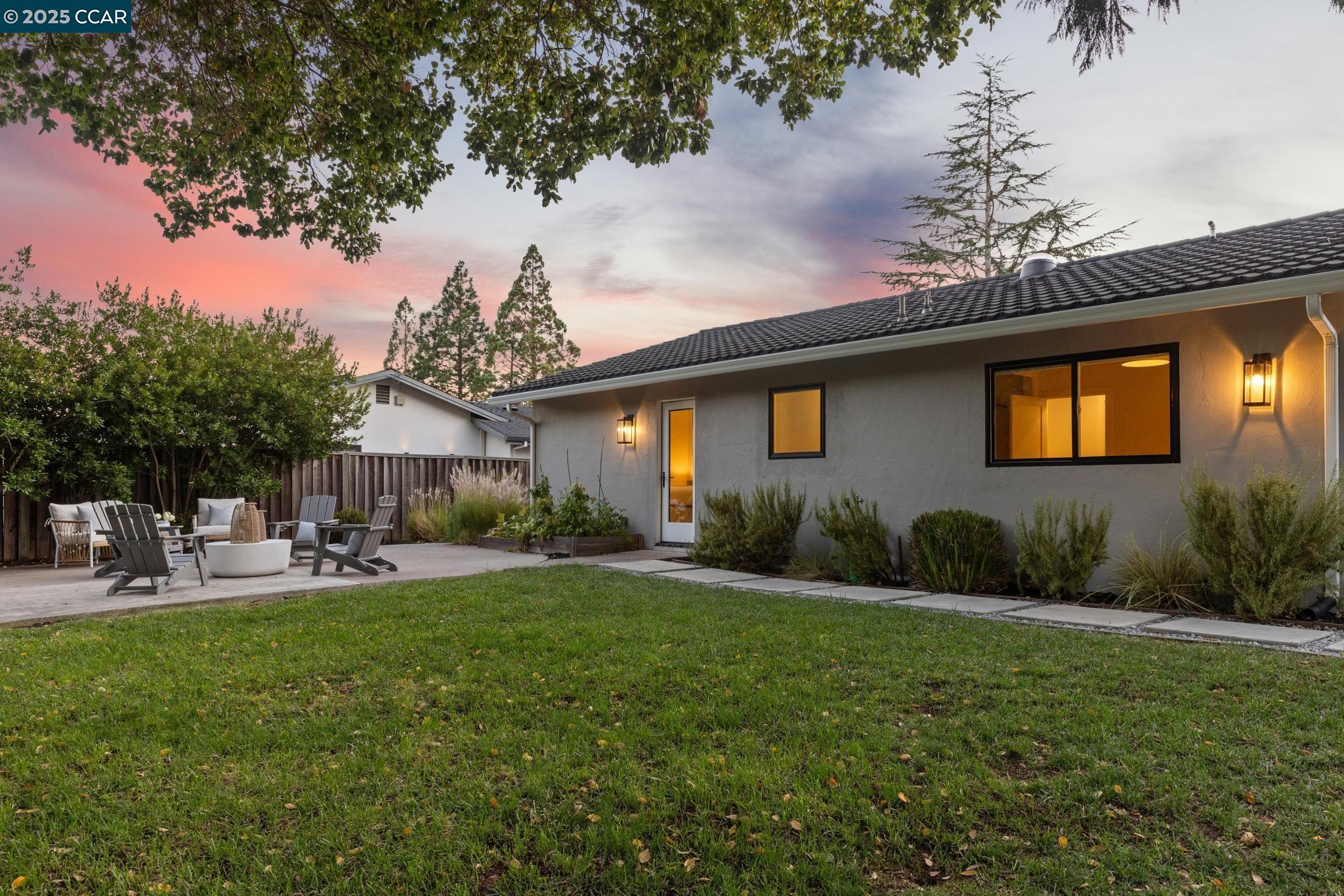 Detail Gallery Image 32 of 38 For 1088 Sierra Vista Way, Lafayette,  CA 94549 - 4 Beds | 2/1 Baths