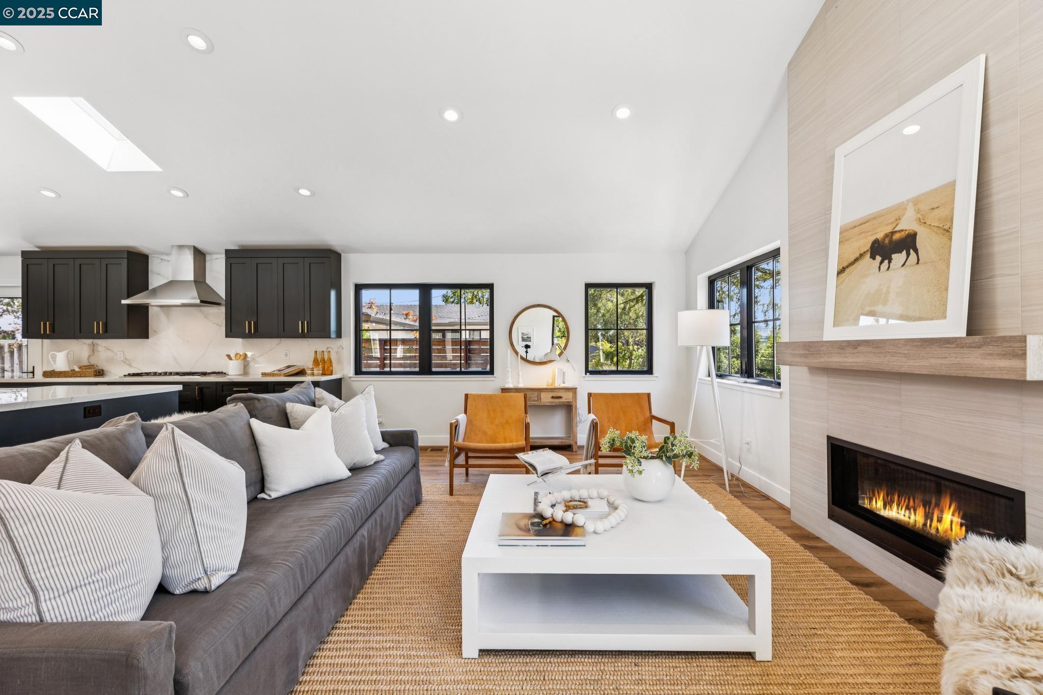 Detail Gallery Image 7 of 38 For 1088 Sierra Vista Way, Lafayette,  CA 94549 - 4 Beds | 2/1 Baths