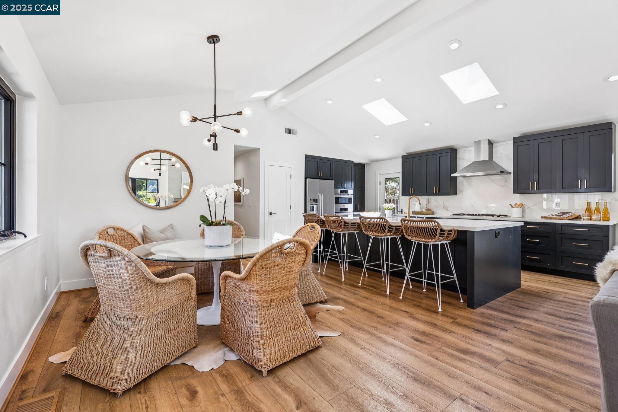 Detail Gallery Image 9 of 38 For 1088 Sierra Vista Way, Lafayette,  CA 94549 - 4 Beds | 2/1 Baths