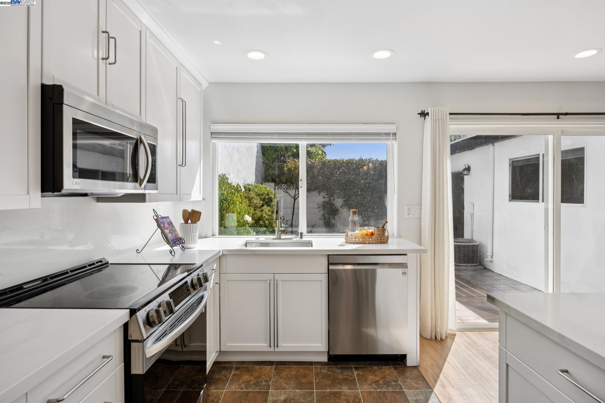 Detail Gallery Image 16 of 41 For 41043 Joyce Ave, Fremont,  CA 94539 - 3 Beds | 2 Baths