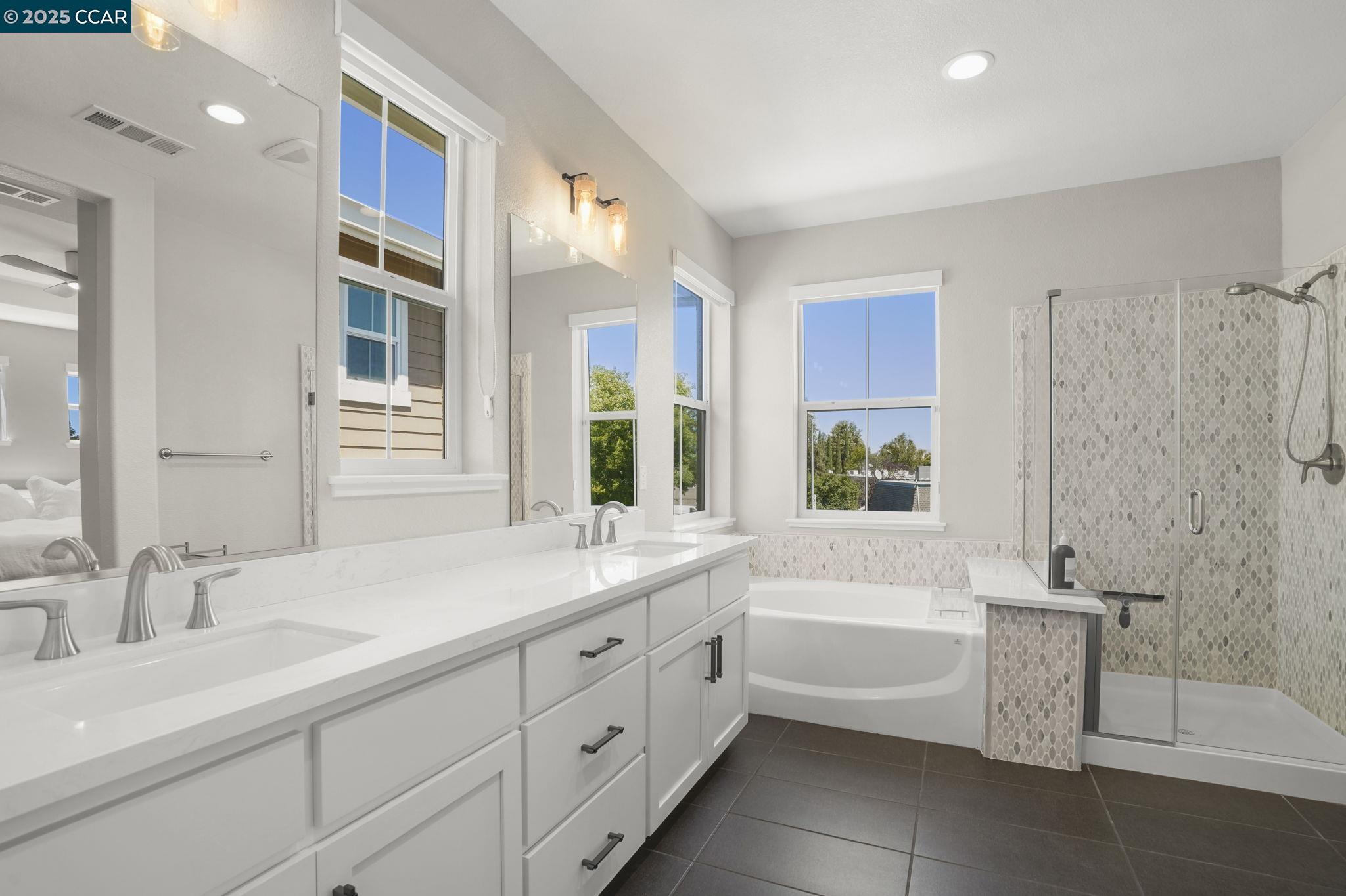 Detail Gallery Image 11 of 22 For 3893 Villa Vista Pl, Concord,  CA 94521 - 3 Beds | 2/1 Baths