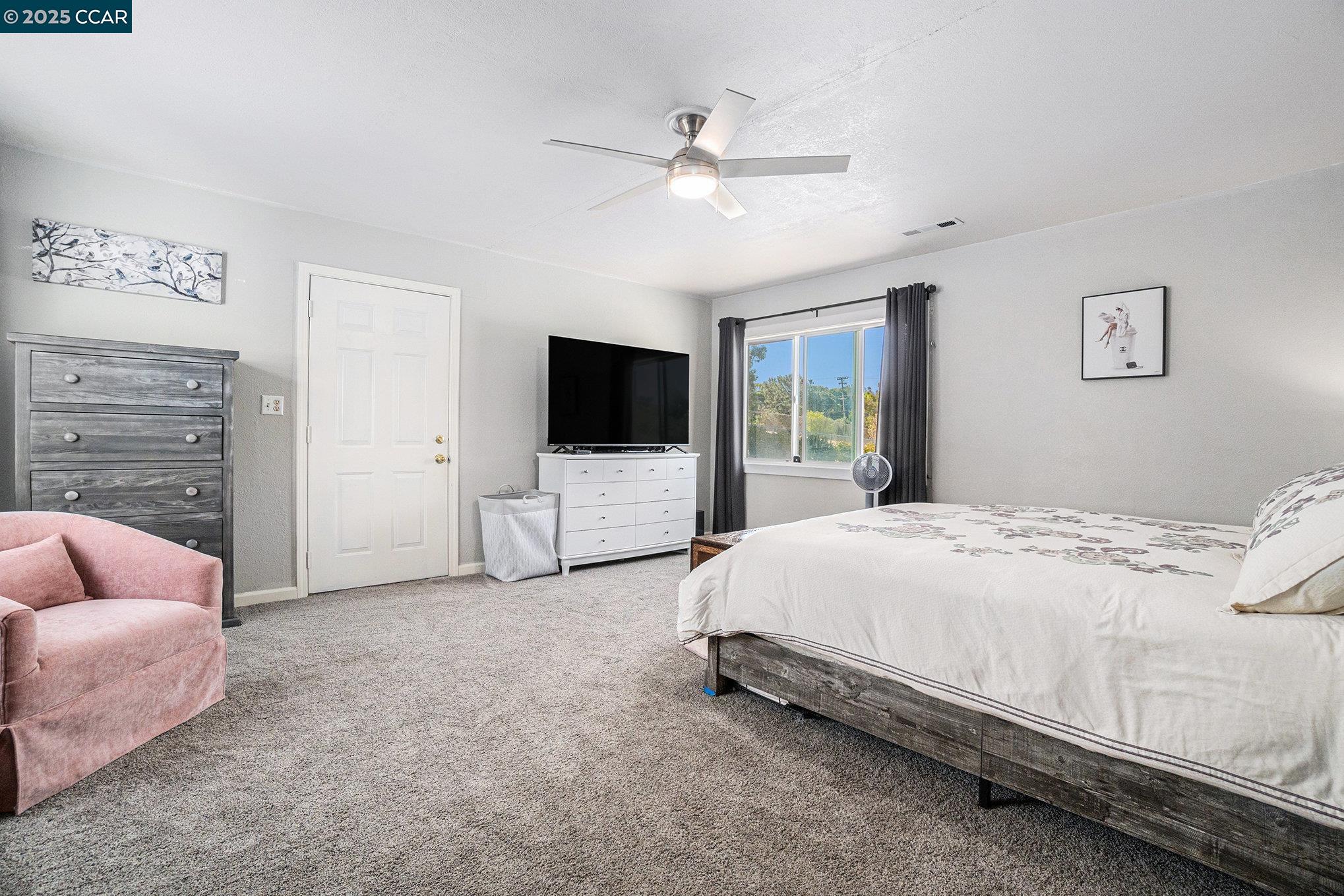Detail Gallery Image 5 of 11 For 380 Pacifica Avenue, Bay Point,  CA 94565 - 3 Beds | 1 Baths