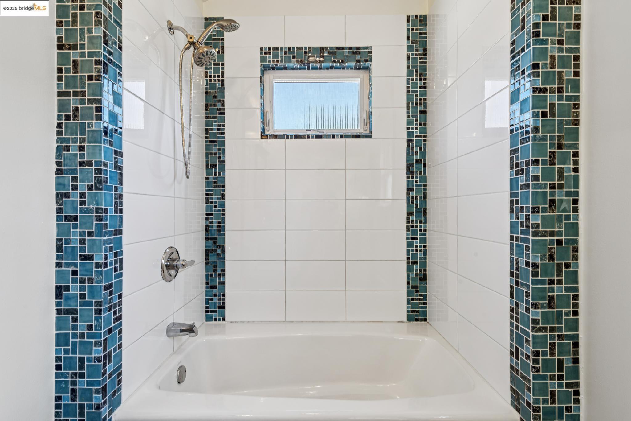 Detail Gallery Image 23 of 40 For 8100 Earl St, Oakland,  CA 94605 - 3 Beds | 2 Baths