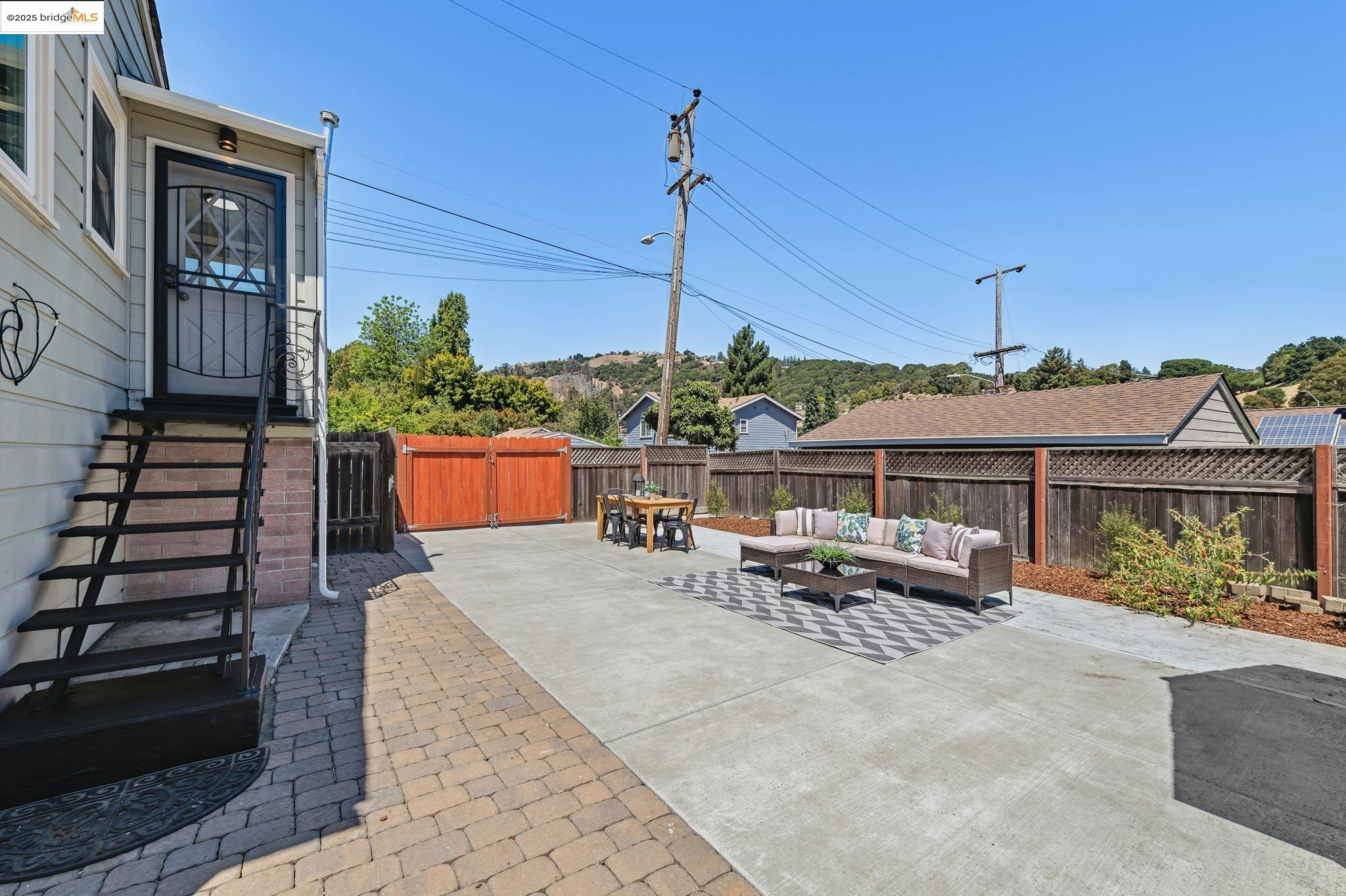 Detail Gallery Image 28 of 40 For 8100 Earl St, Oakland,  CA 94605 - 3 Beds | 2 Baths