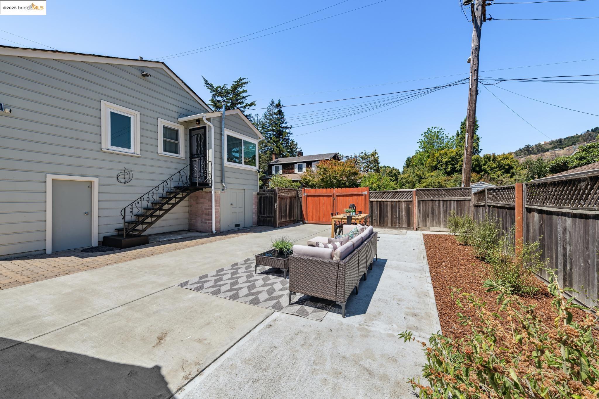 Detail Gallery Image 29 of 40 For 8100 Earl St, Oakland,  CA 94605 - 3 Beds | 2 Baths
