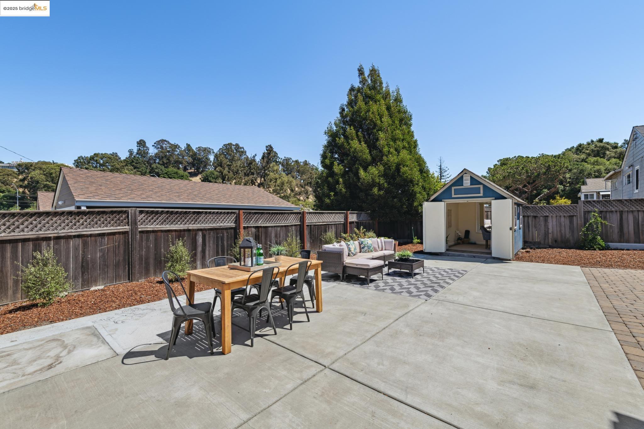 Detail Gallery Image 30 of 40 For 8100 Earl St, Oakland,  CA 94605 - 3 Beds | 2 Baths