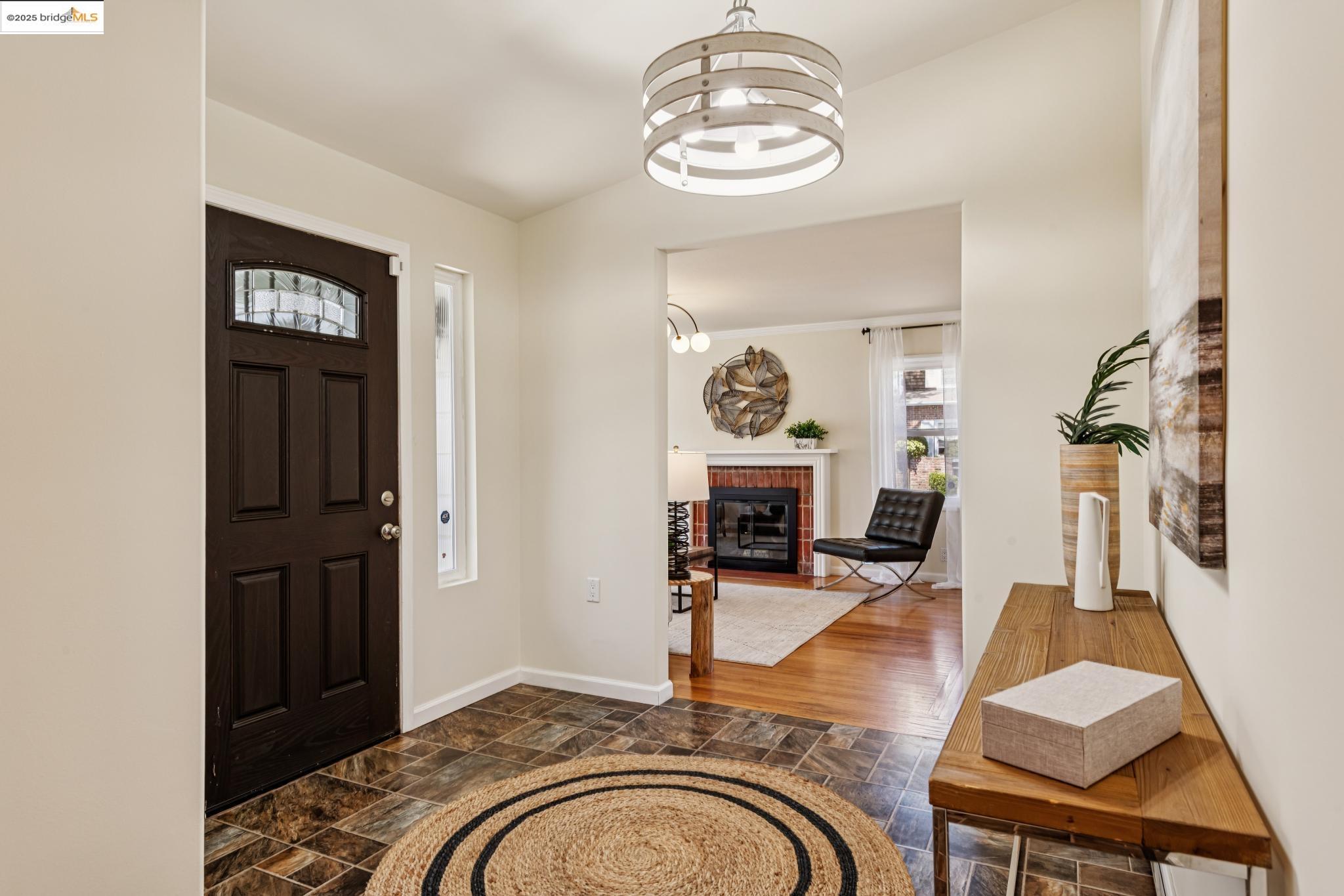 Detail Gallery Image 5 of 40 For 8100 Earl St, Oakland,  CA 94605 - 3 Beds | 2 Baths