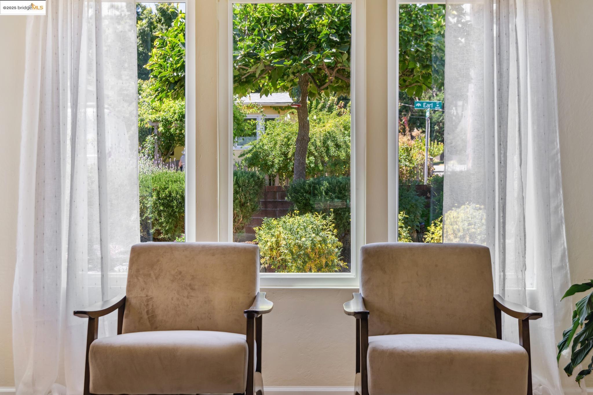 Detail Gallery Image 7 of 40 For 8100 Earl St, Oakland,  CA 94605 - 3 Beds | 2 Baths