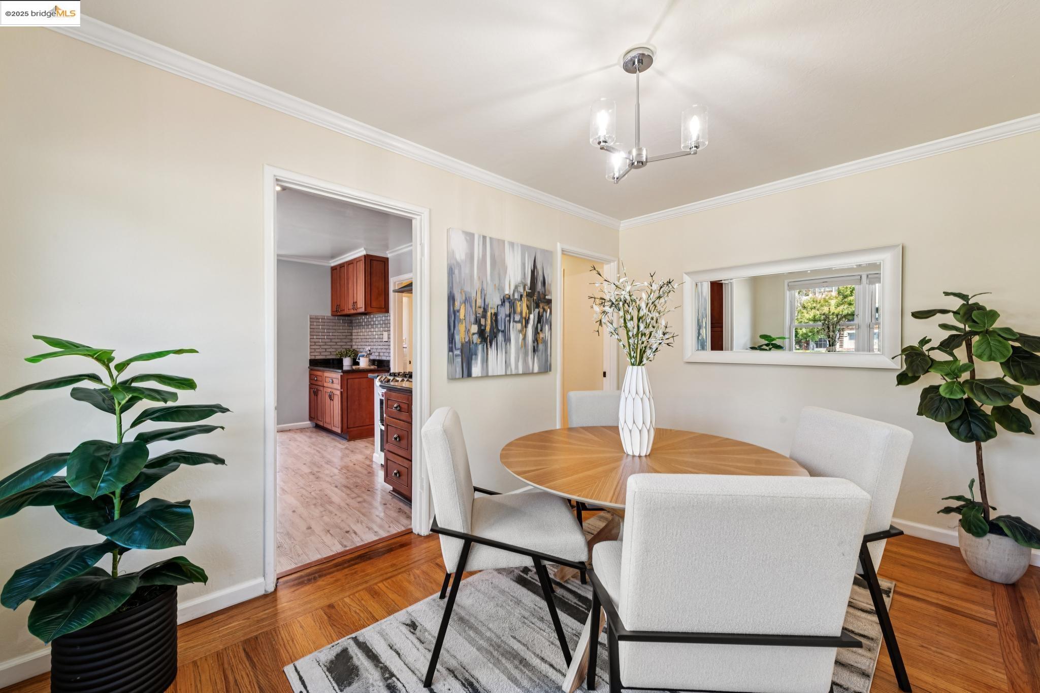 Detail Gallery Image 9 of 40 For 8100 Earl St, Oakland,  CA 94605 - 3 Beds | 2 Baths