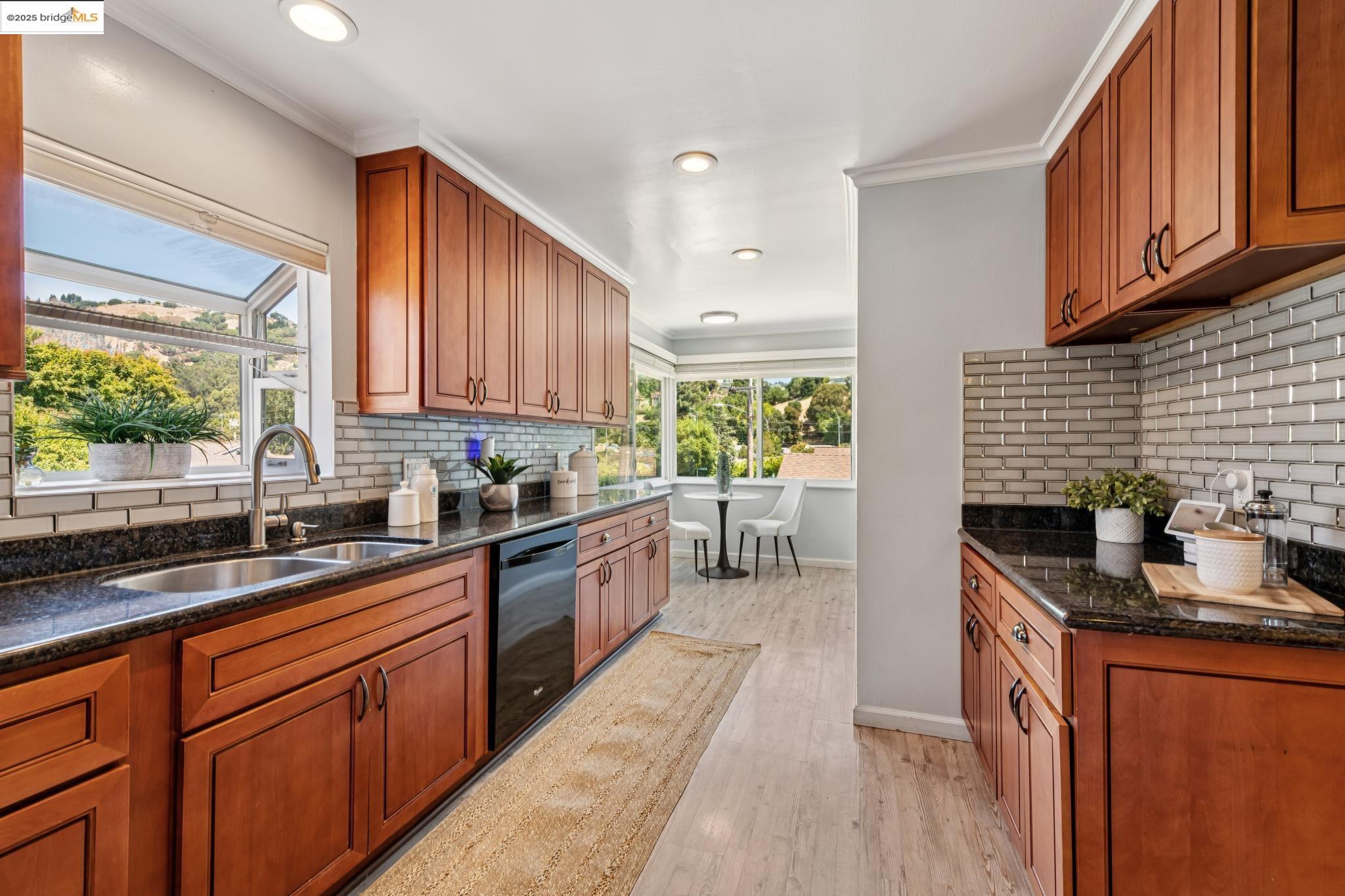 Detail Gallery Image 10 of 40 For 8100 Earl St, Oakland,  CA 94605 - 3 Beds | 2 Baths
