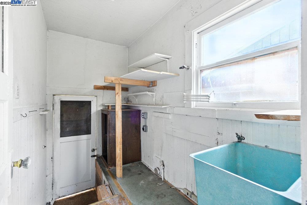 Detail Gallery Image 12 of 29 For 1717 Hibbard St, Alameda,  CA 94501 - 2 Beds | 1 Baths