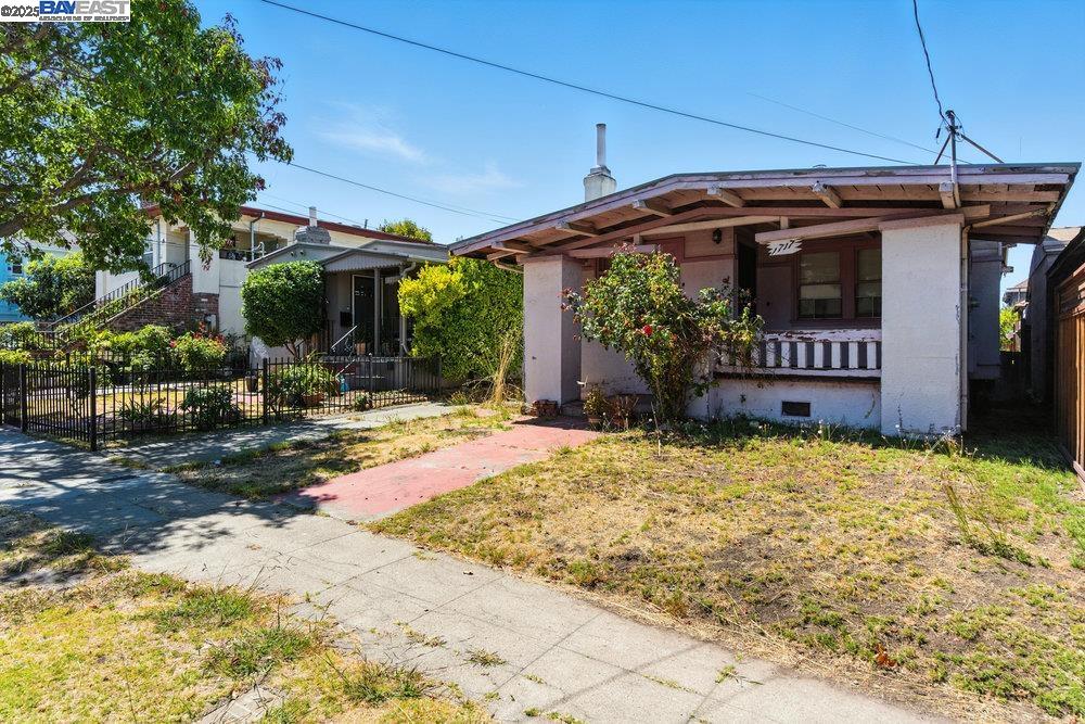 Detail Gallery Image 22 of 29 For 1717 Hibbard St, Alameda,  CA 94501 - 2 Beds | 1 Baths