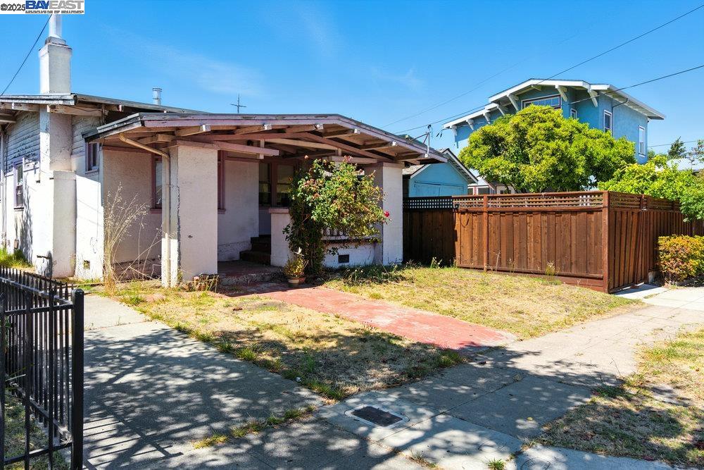 Detail Gallery Image 23 of 29 For 1717 Hibbard St, Alameda,  CA 94501 - 2 Beds | 1 Baths