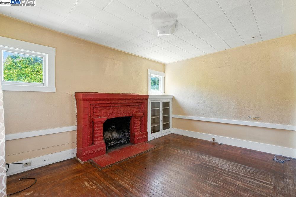 Detail Gallery Image 4 of 29 For 1717 Hibbard St, Alameda,  CA 94501 - 2 Beds | 1 Baths