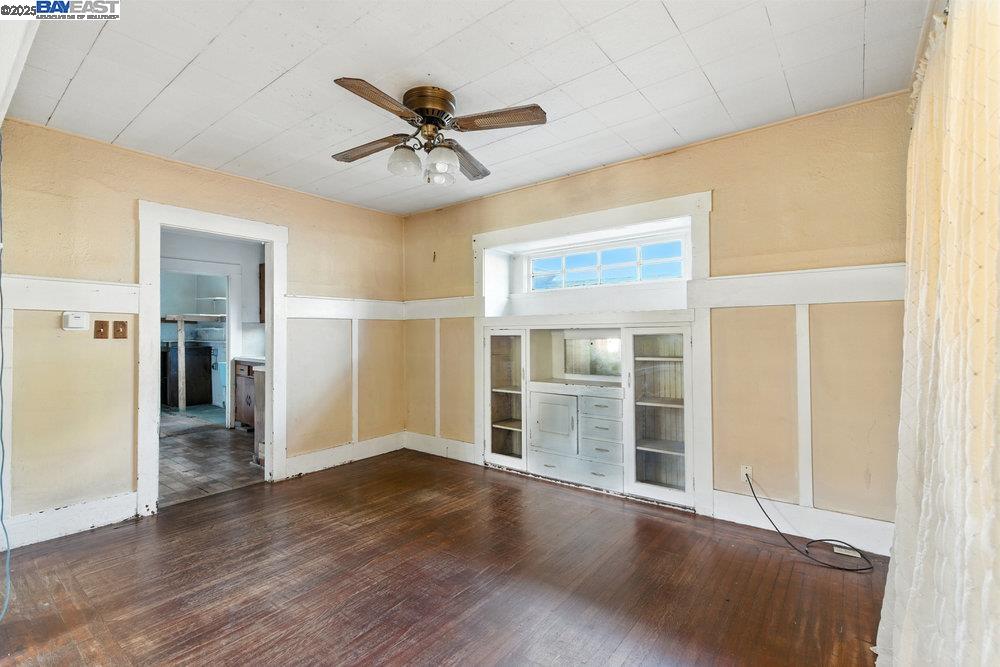 Detail Gallery Image 6 of 29 For 1717 Hibbard St, Alameda,  CA 94501 - 2 Beds | 1 Baths