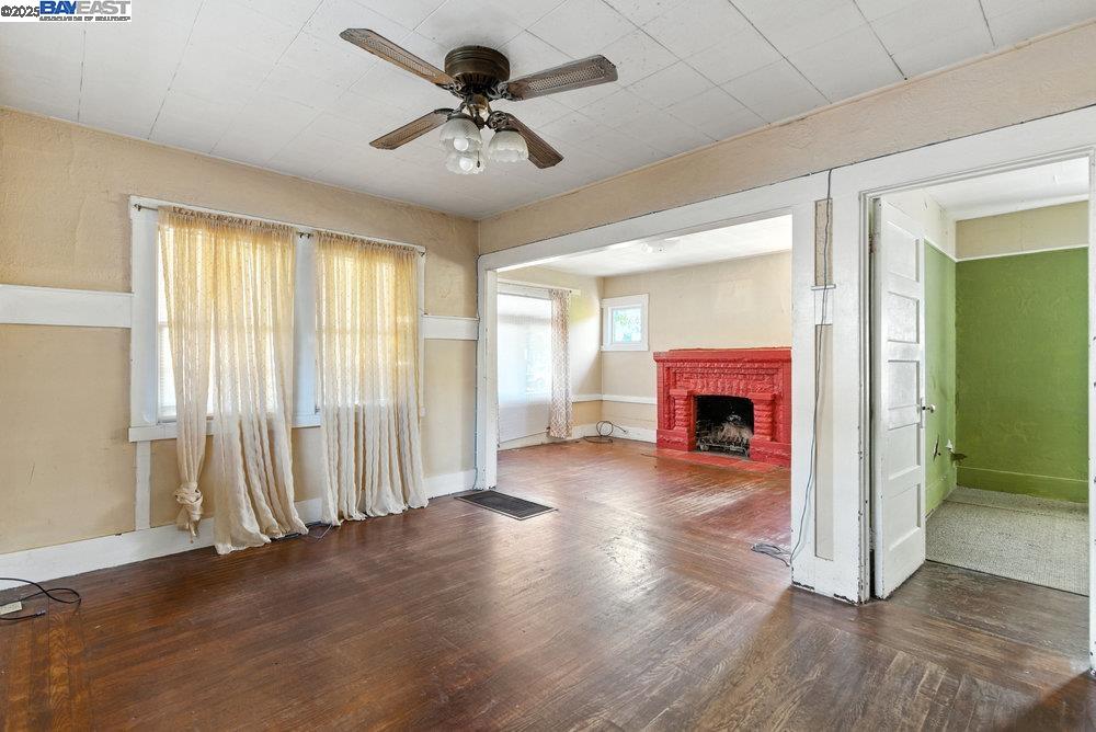 Detail Gallery Image 7 of 29 For 1717 Hibbard St, Alameda,  CA 94501 - 2 Beds | 1 Baths