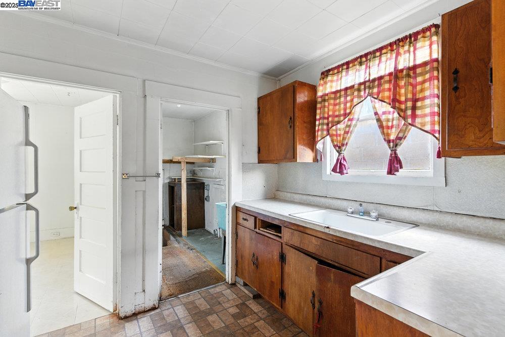 Detail Gallery Image 8 of 29 For 1717 Hibbard St, Alameda,  CA 94501 - 2 Beds | 1 Baths