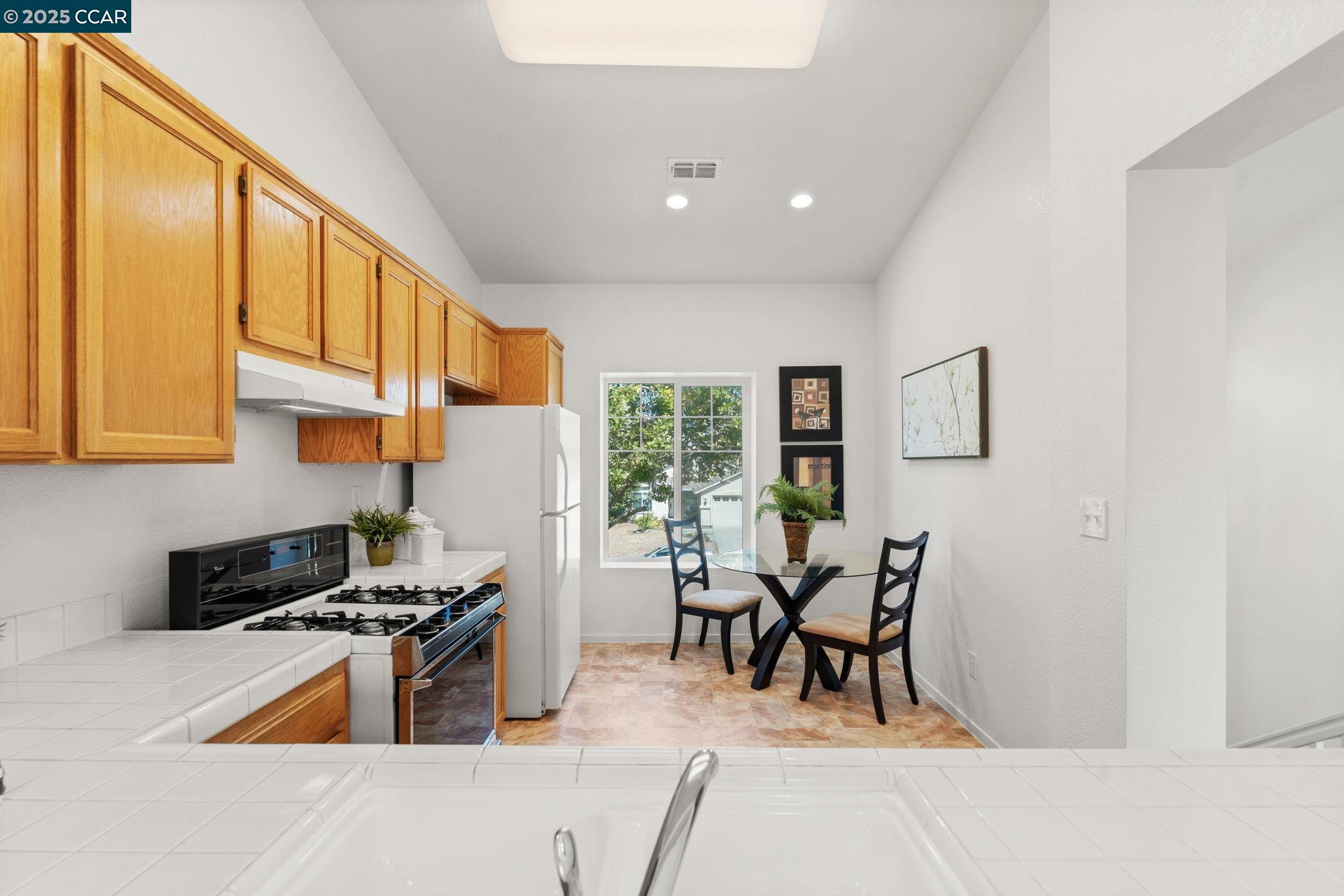 Detail Gallery Image 12 of 48 For 5056 Mesa Ridge Dr, Antioch,  CA 94531 - 4 Beds | 2/1 Baths