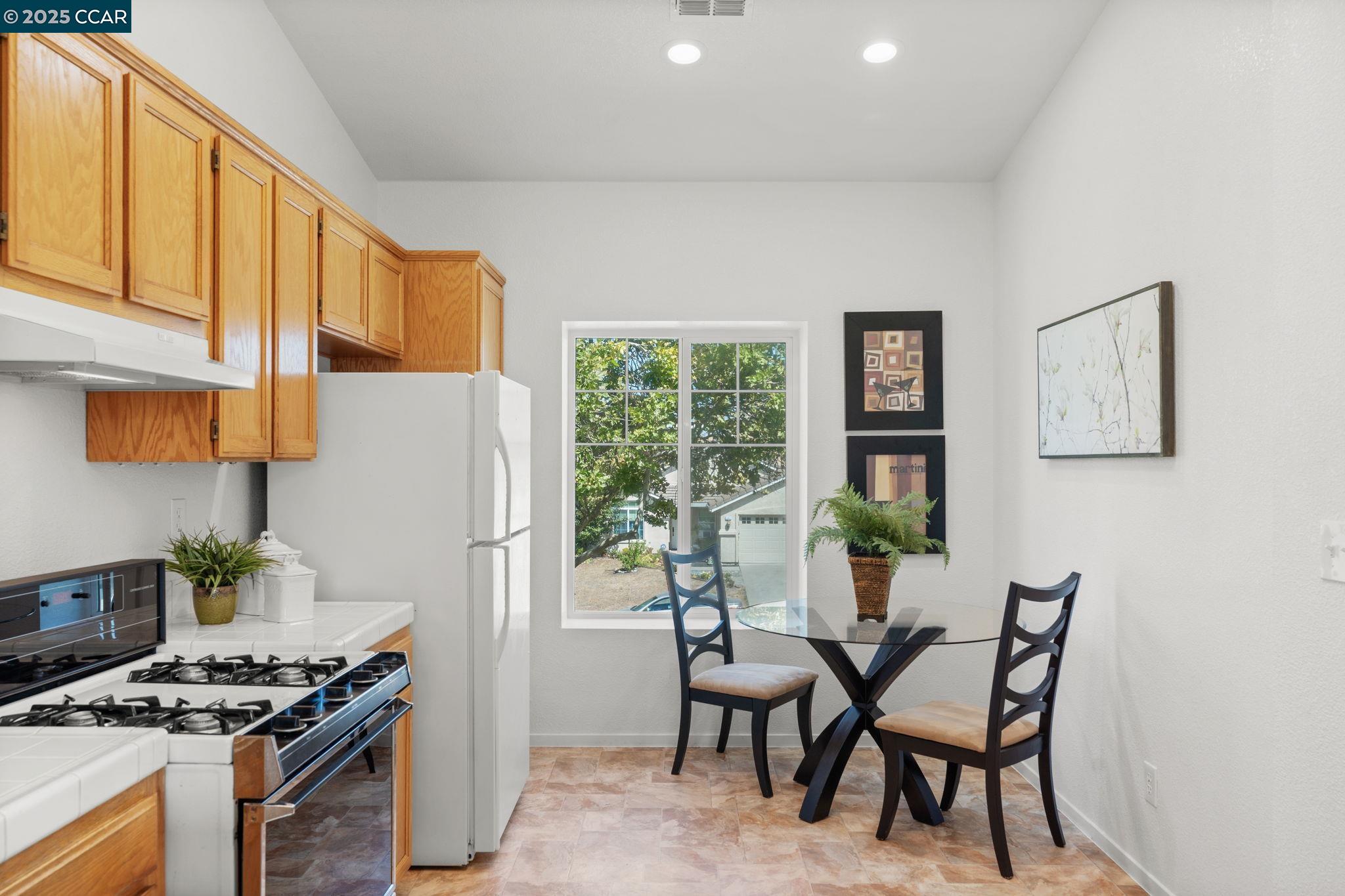 Detail Gallery Image 13 of 48 For 5056 Mesa Ridge Dr, Antioch,  CA 94531 - 4 Beds | 2/1 Baths