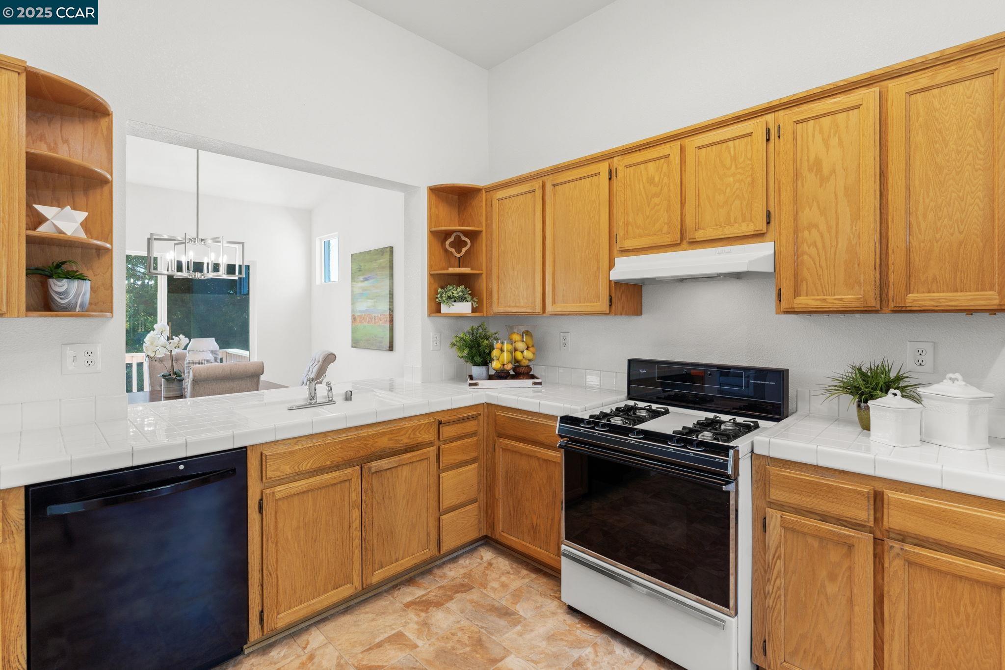 Detail Gallery Image 10 of 48 For 5056 Mesa Ridge Dr, Antioch,  CA 94531 - 4 Beds | 2/1 Baths