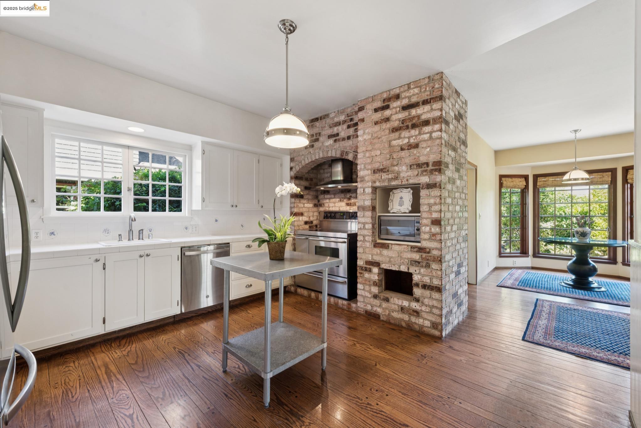 Detail Gallery Image 22 of 51 For 1615 San Antonio Ave, Alameda,  CA 94501-4040 - 3 Beds | 2 Baths
