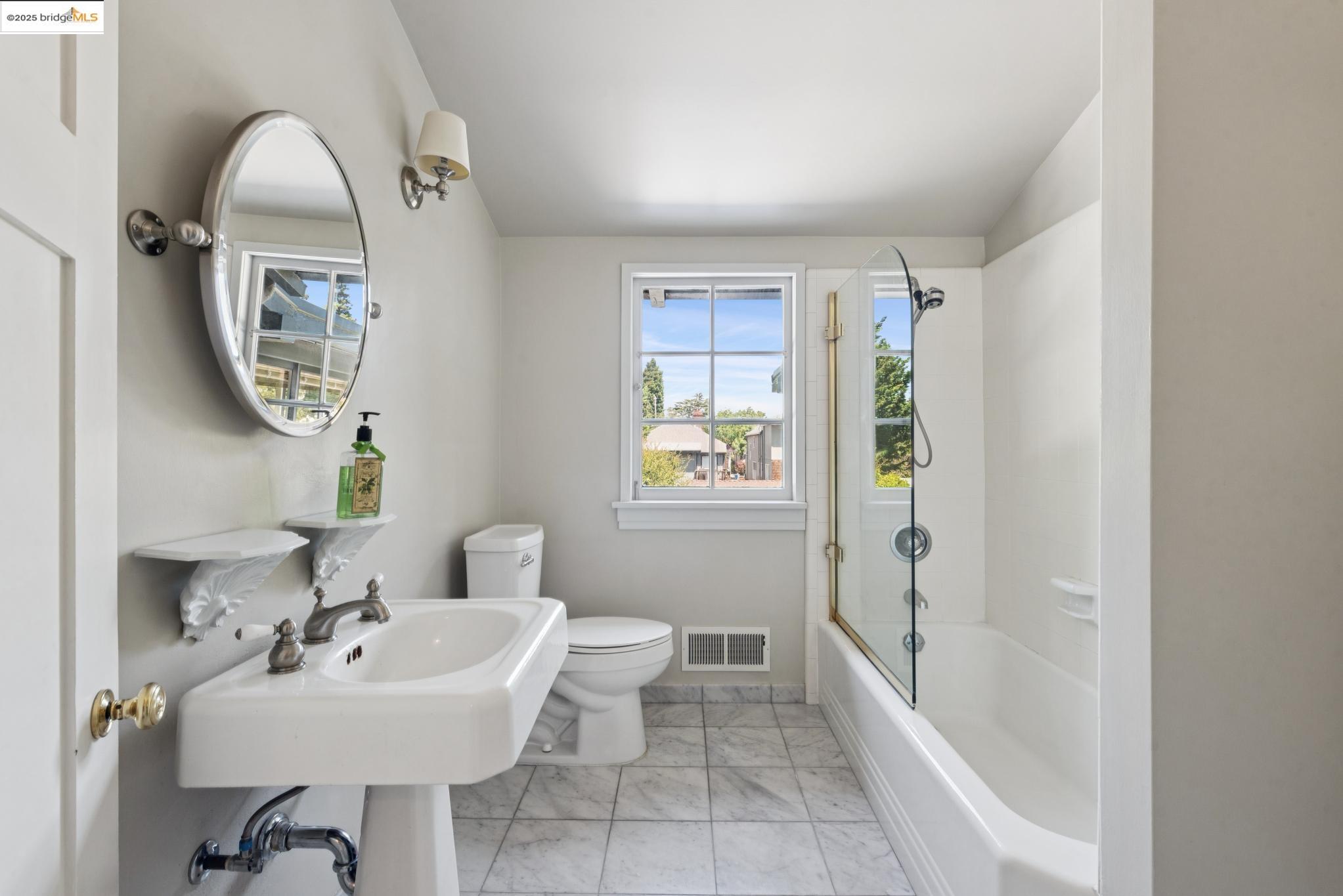 Detail Gallery Image 30 of 51 For 1615 San Antonio Ave, Alameda,  CA 94501-4040 - 3 Beds | 2 Baths