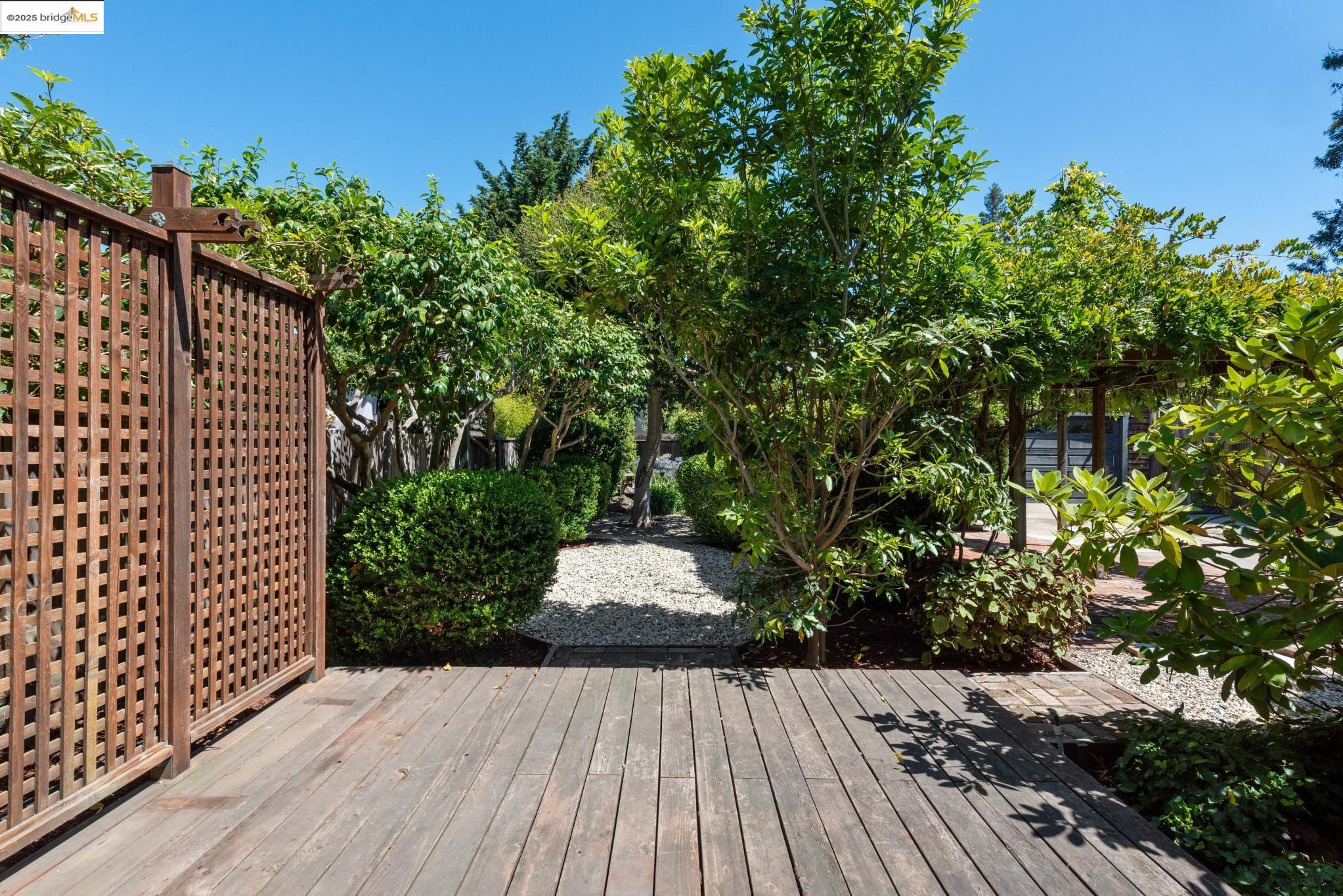 Detail Gallery Image 38 of 51 For 1615 San Antonio Ave, Alameda,  CA 94501-4040 - 3 Beds | 2 Baths