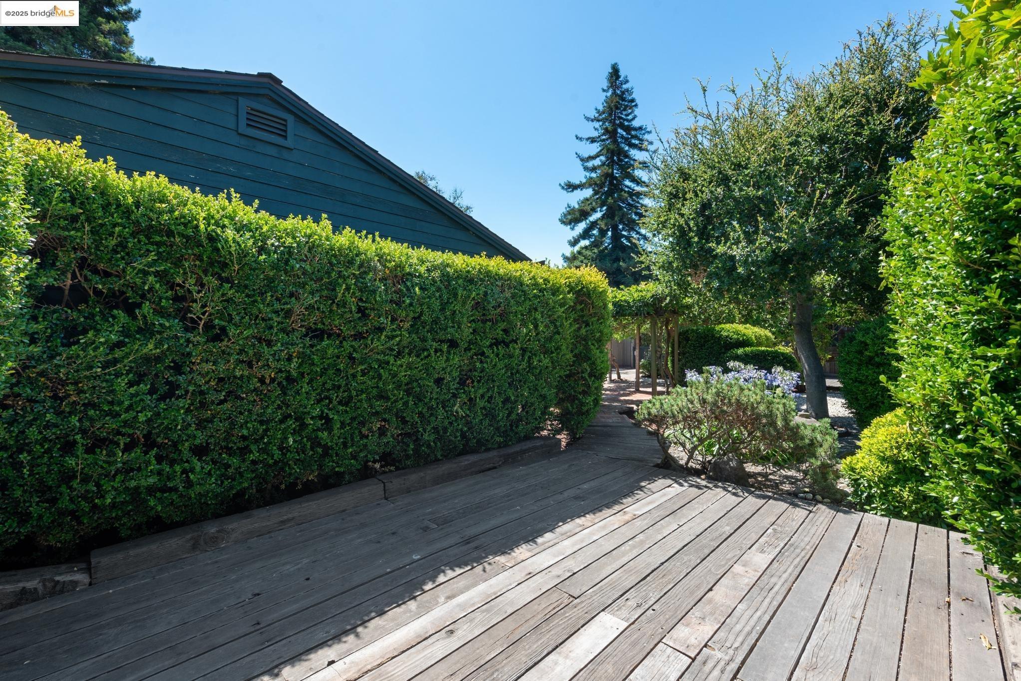 Detail Gallery Image 40 of 51 For 1615 San Antonio Ave, Alameda,  CA 94501-4040 - 3 Beds | 2 Baths