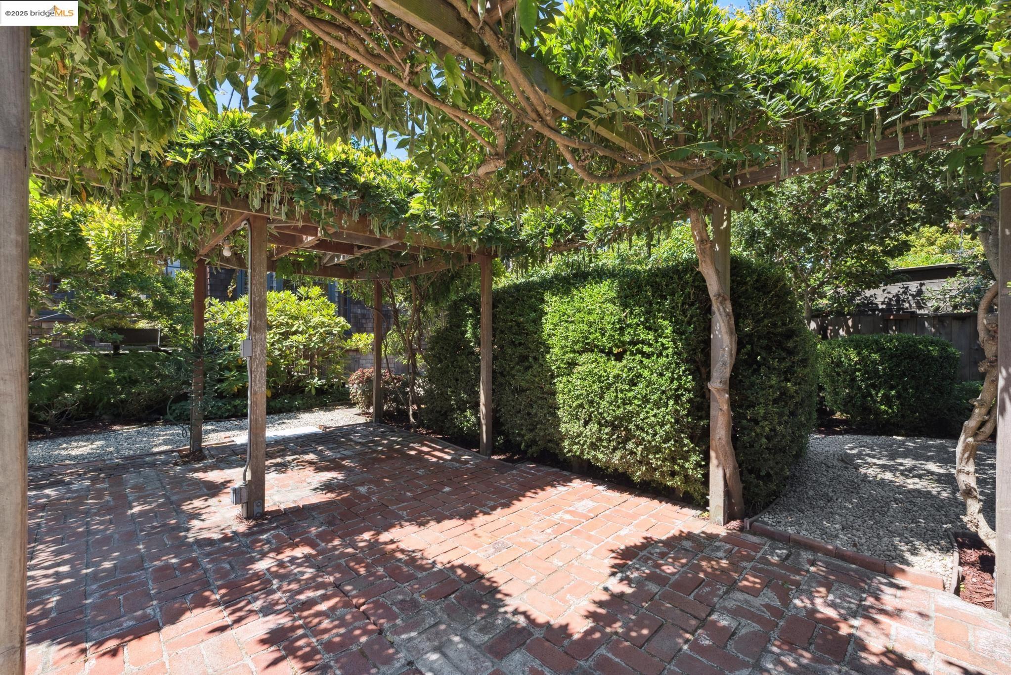 Detail Gallery Image 42 of 51 For 1615 San Antonio Ave, Alameda,  CA 94501-4040 - 3 Beds | 2 Baths