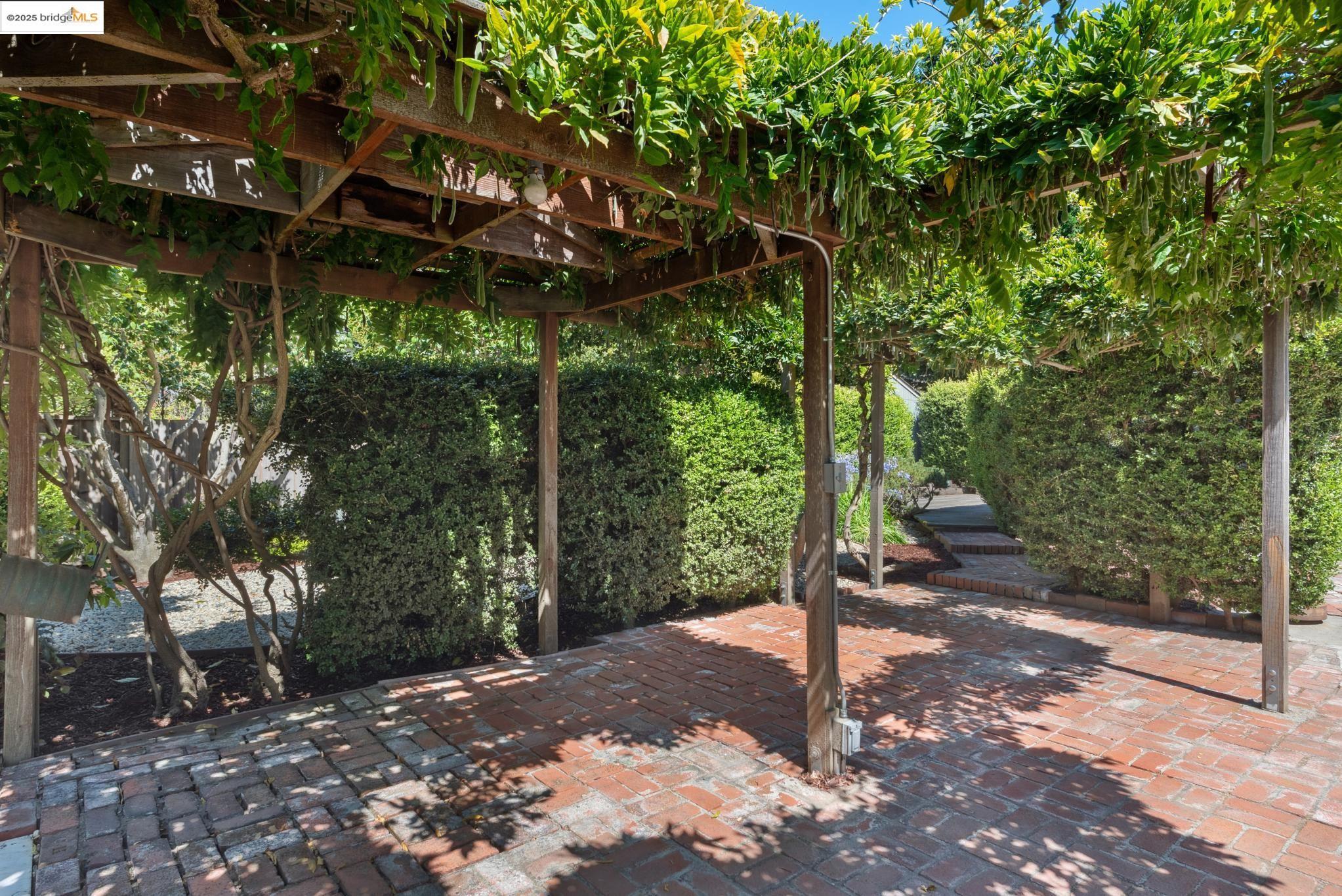 Detail Gallery Image 43 of 51 For 1615 San Antonio Ave, Alameda,  CA 94501-4040 - 3 Beds | 2 Baths