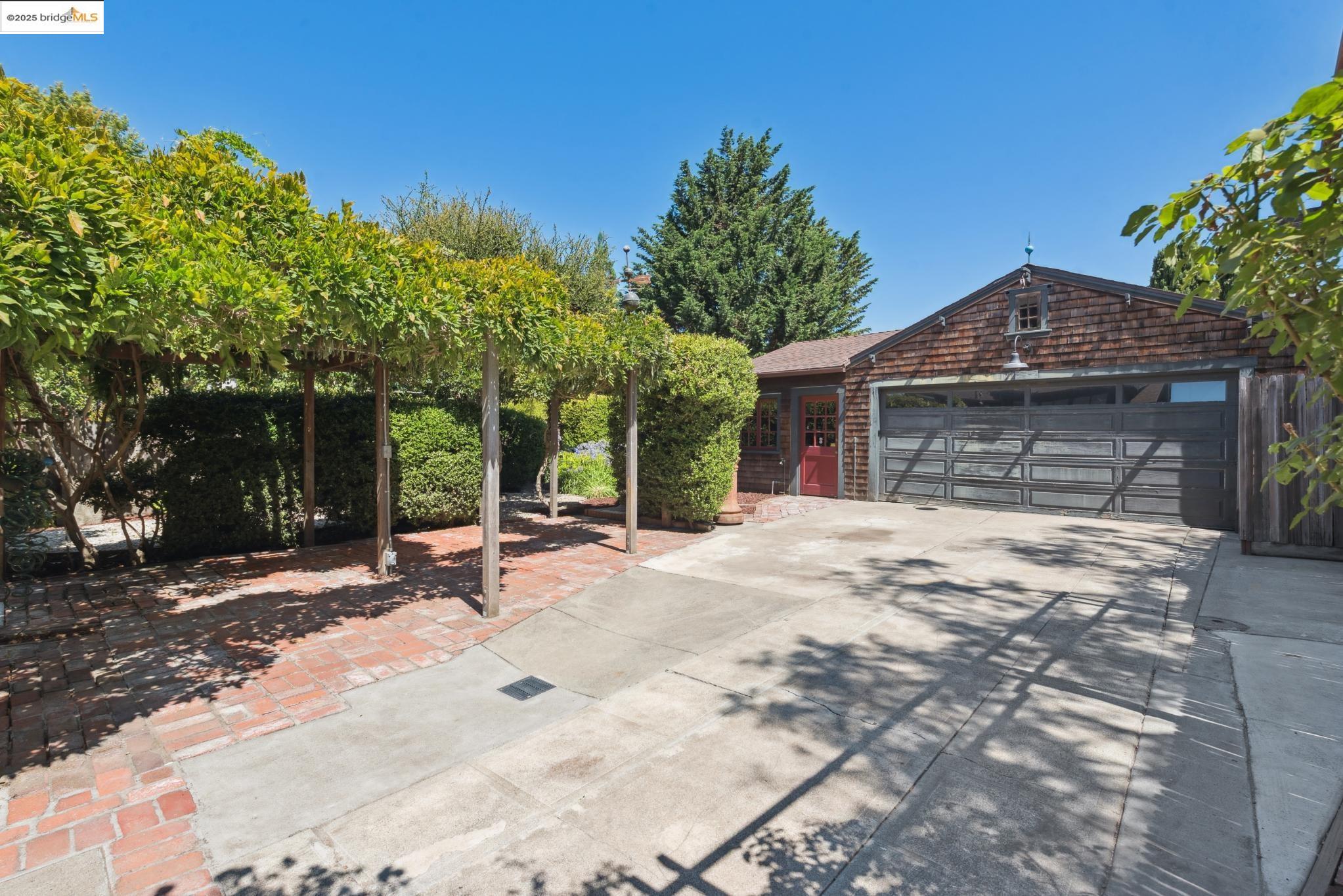 Detail Gallery Image 45 of 51 For 1615 San Antonio Ave, Alameda,  CA 94501-4040 - 3 Beds | 2 Baths