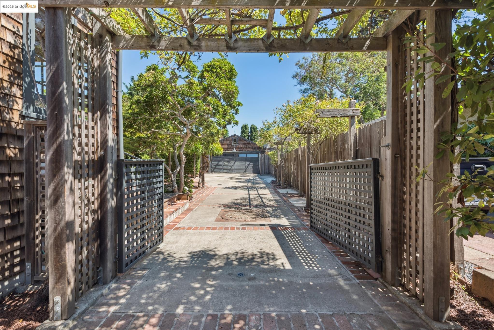 Detail Gallery Image 49 of 51 For 1615 San Antonio Ave, Alameda,  CA 94501-4040 - 3 Beds | 2 Baths