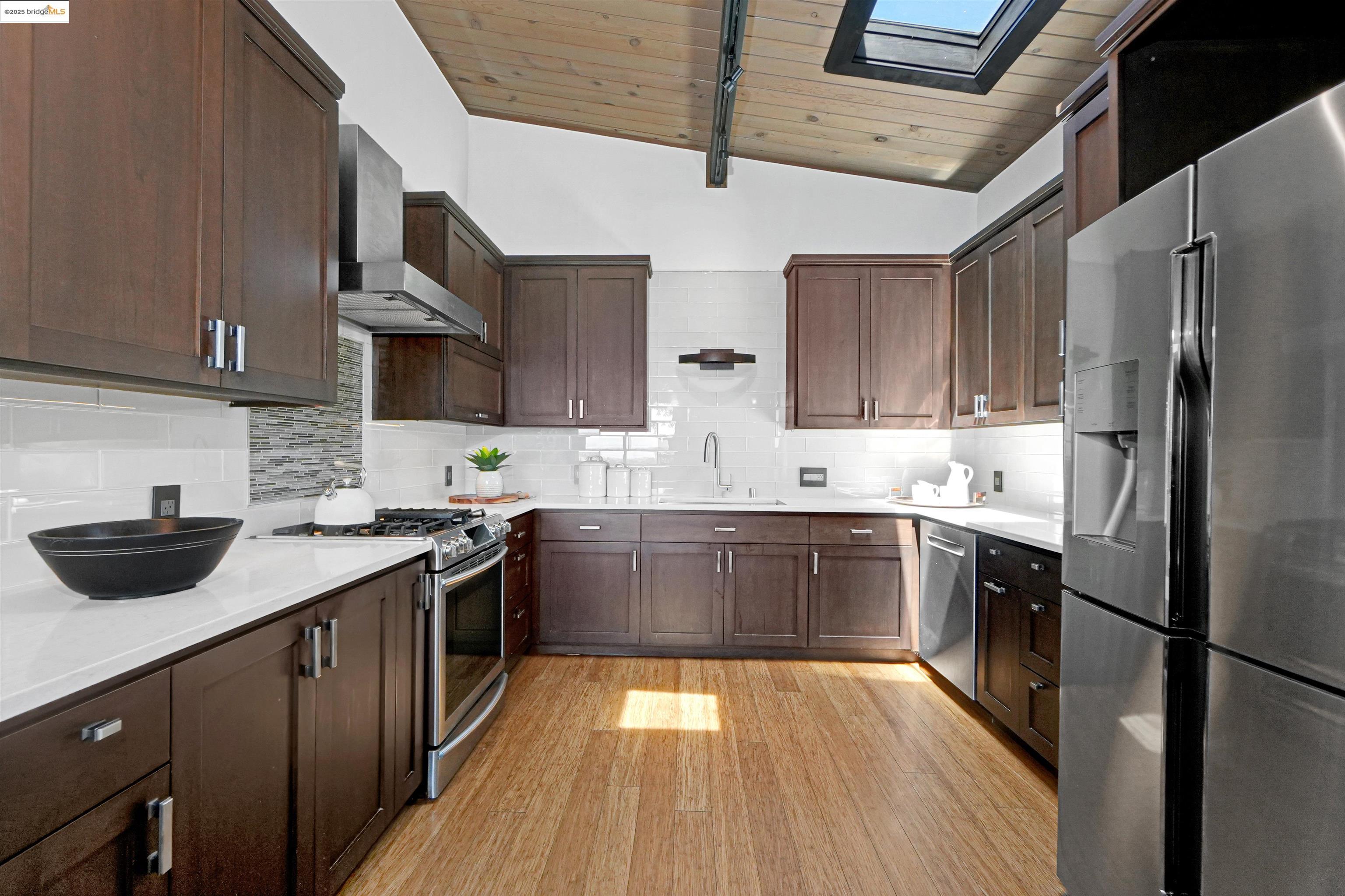 Detail Gallery Image 17 of 58 For 4329 Lawrence Dr, Castro Valley,  CA 94546 - 4 Beds | 3 Baths